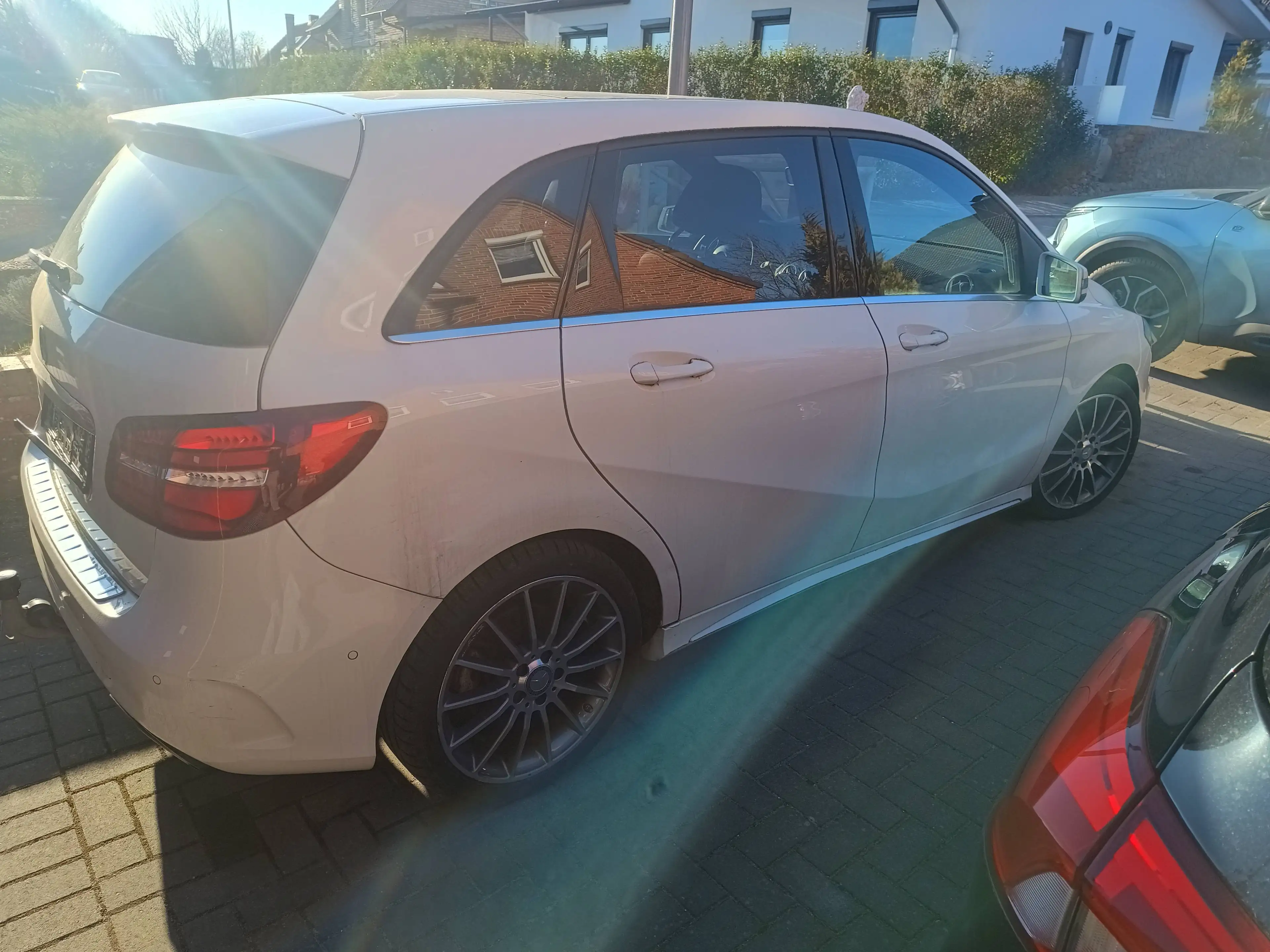 Mercedes-Benz B 220 B-Klasse Diesel (CDI) d 7G-DCT AMG Line — photo 2