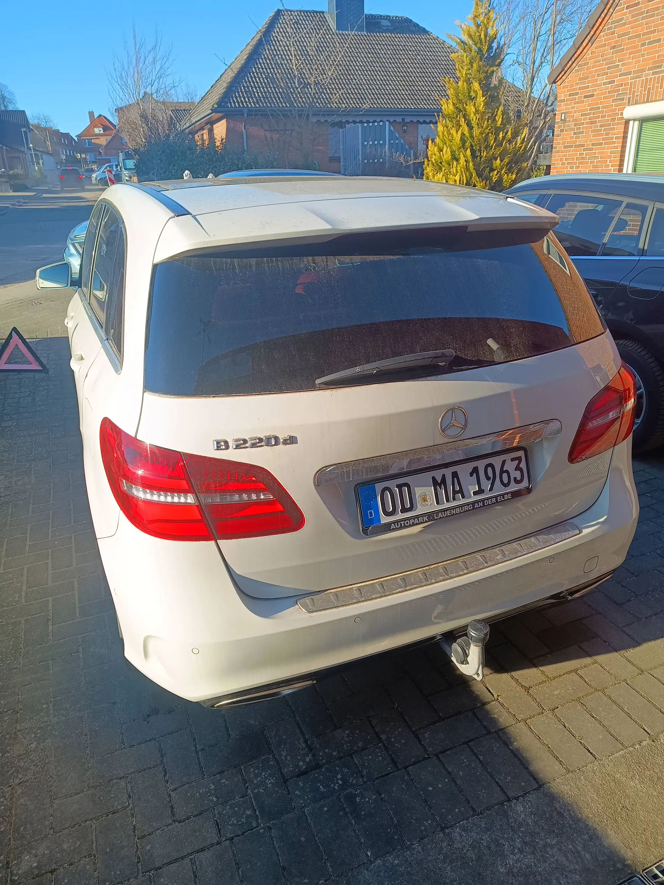 Mercedes-Benz B 220 B-Klasse Diesel (CDI) d 7G-DCT AMG Line — photo 3