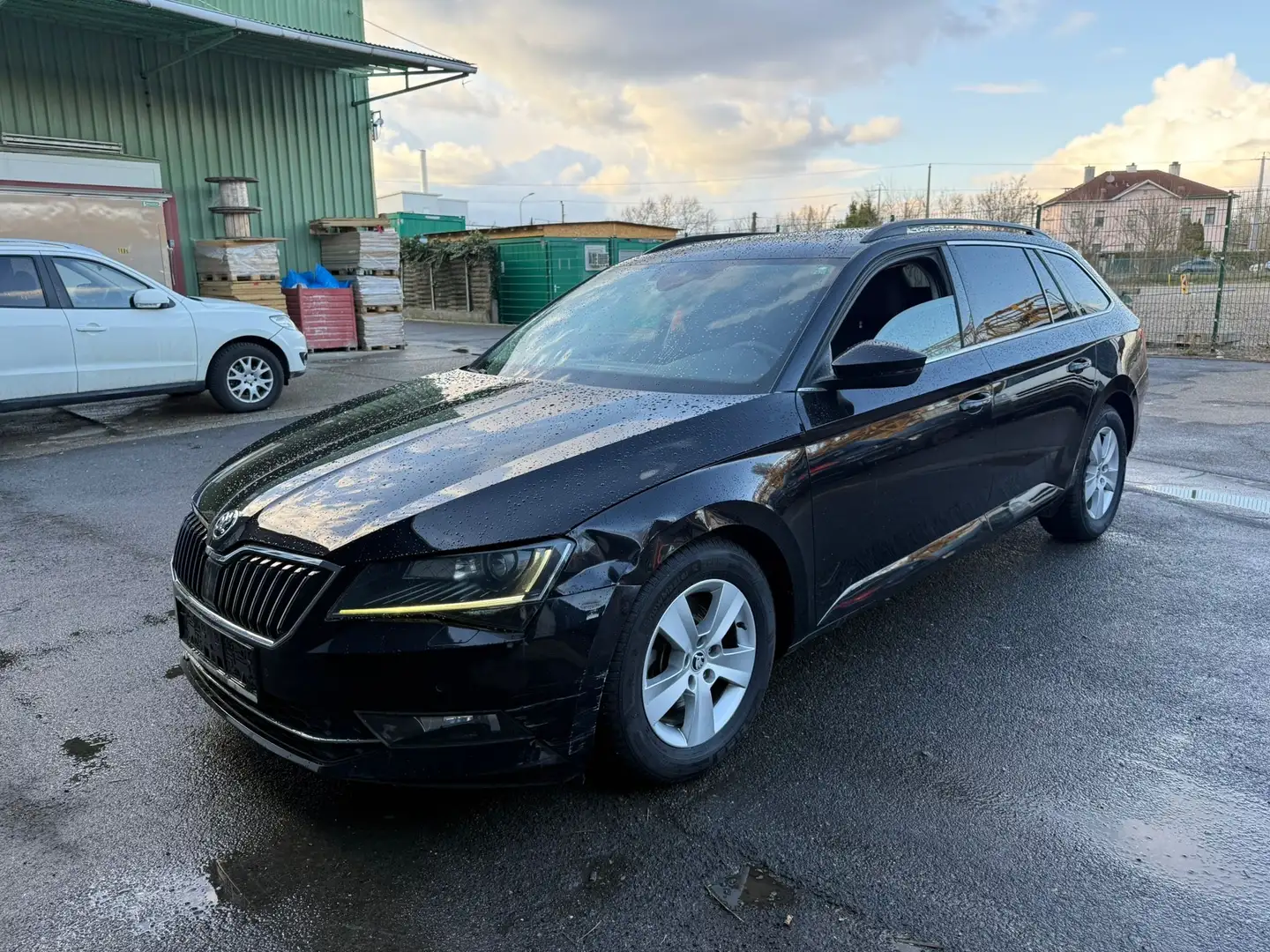 Skoda Superb Kombi 2,0 TDI DSG Schwarz - 1