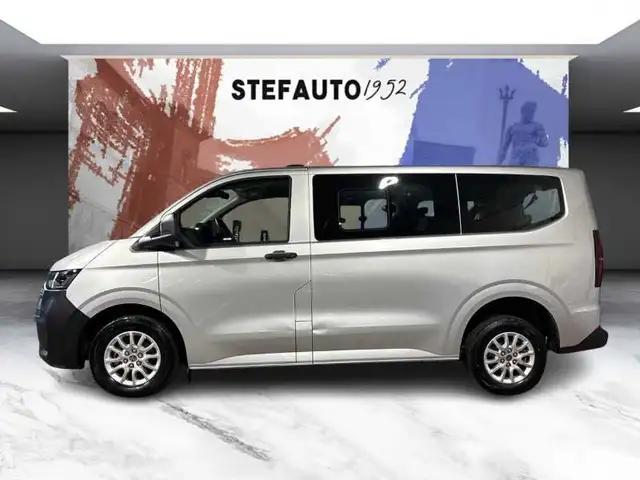 Volkswagen Caravelle view 4