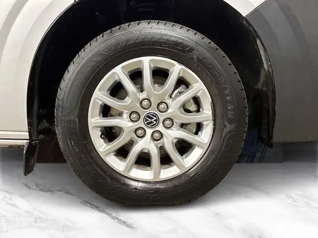 Volkswagen Caravelle view 8
