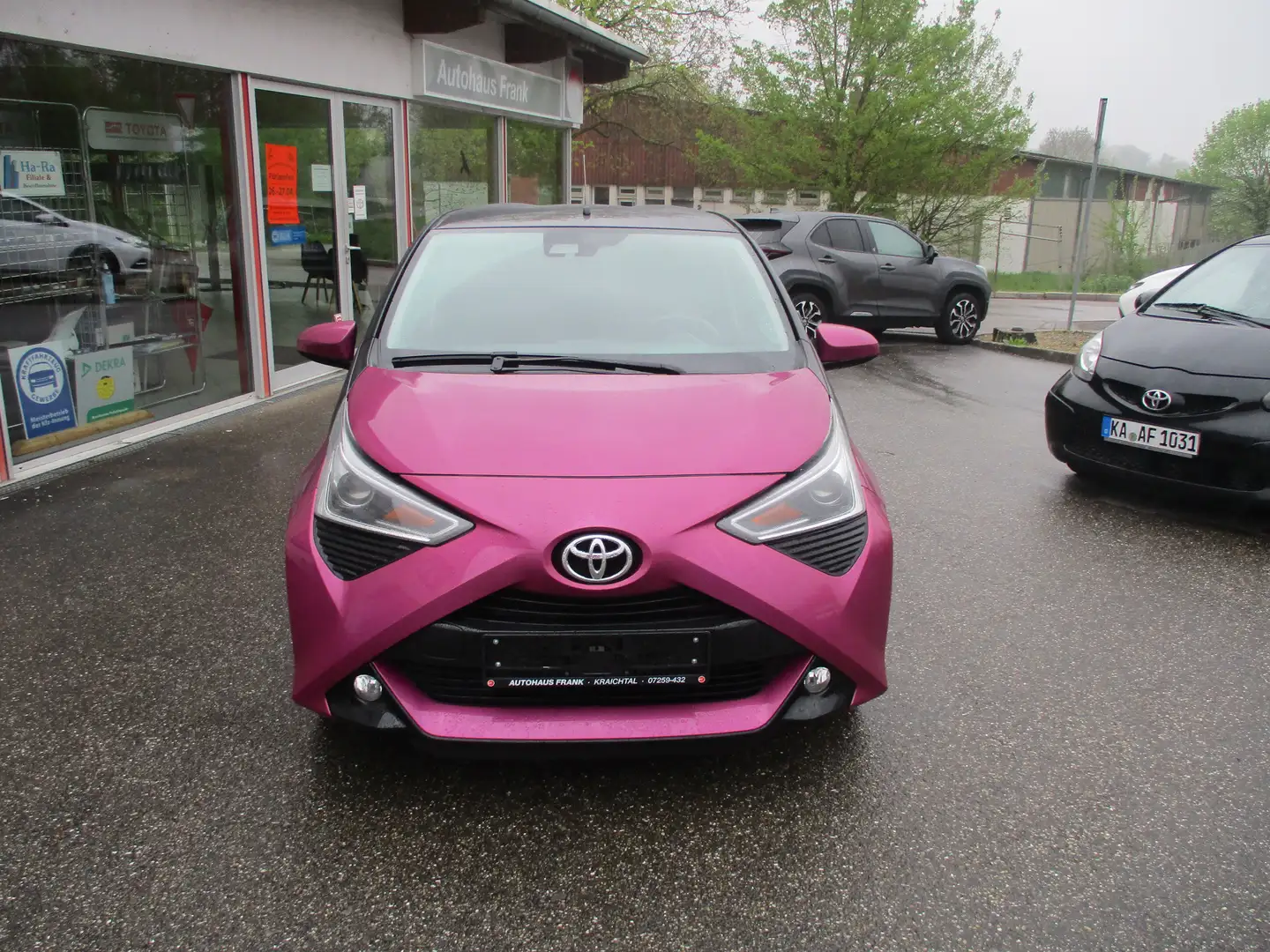 Toyota Aygo x-play club Violett - 1