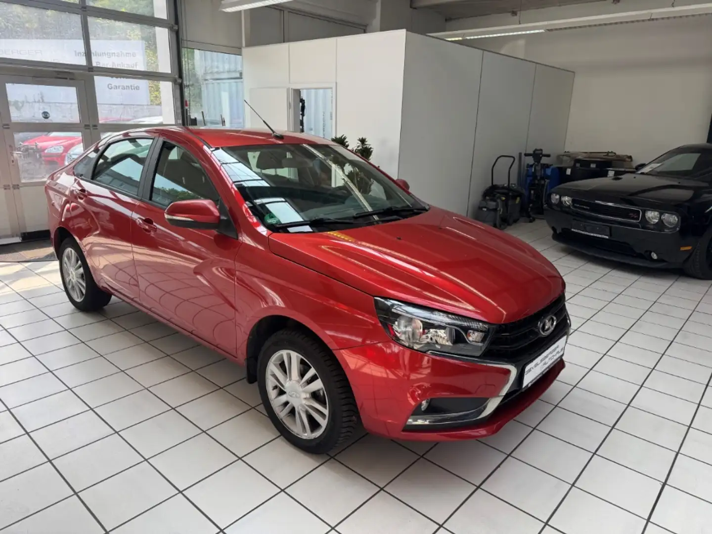Lada Vesta 1.6 * Navi*RFK*SHZ*Klimatronic*Scheckheft*1.Hand Rot - 1