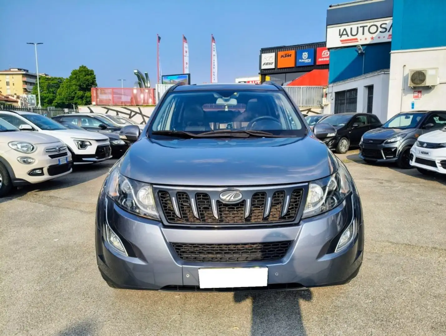 Mahindra XUV500 2.2 16V AWD W10 7 Posti Pelle Retrocamera Navi Grigio - 2