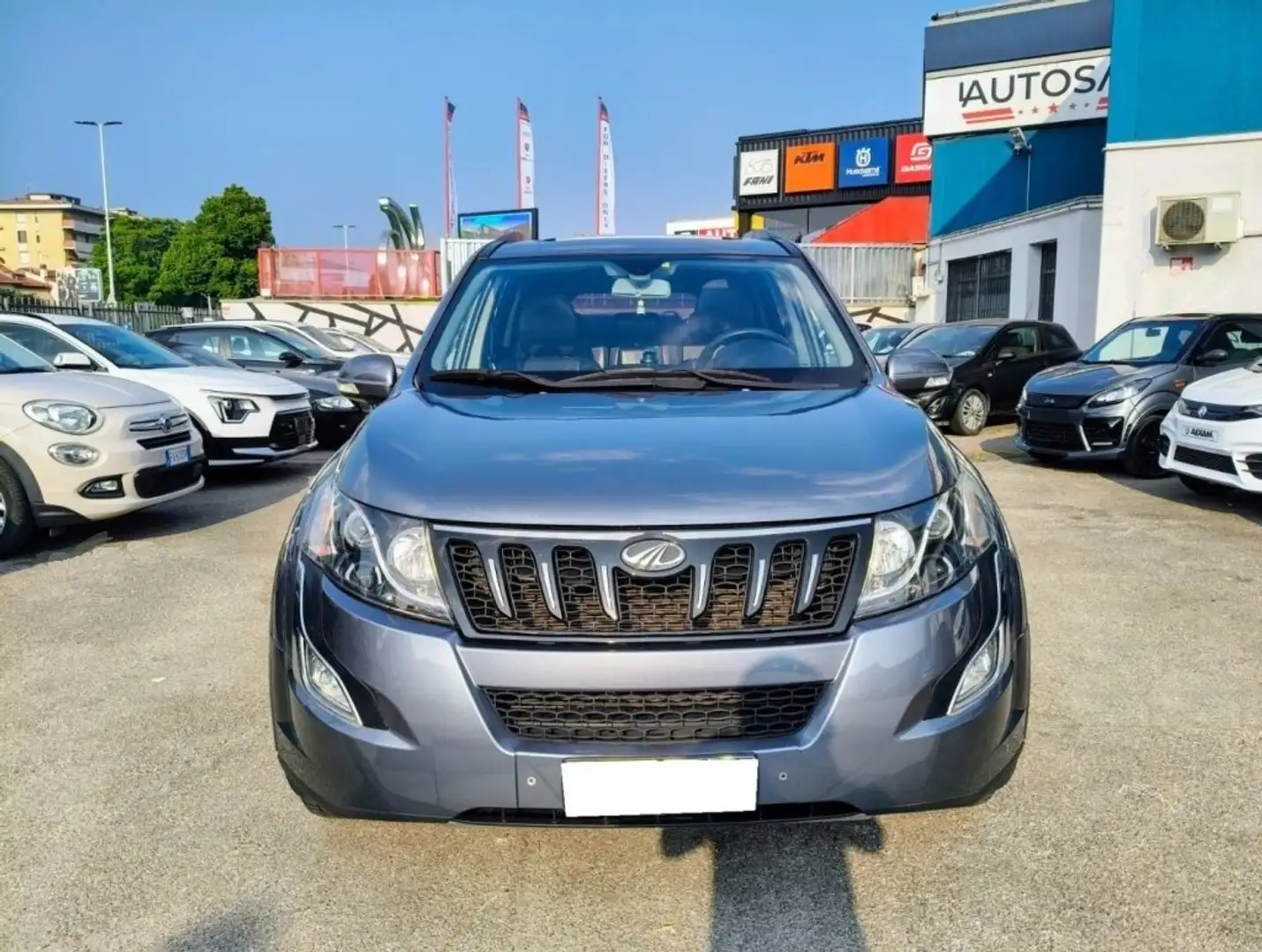 Mahindra XUV500 2.2 D AWD 7 Posti Navi Pelle Unico Propr. Gris - 2