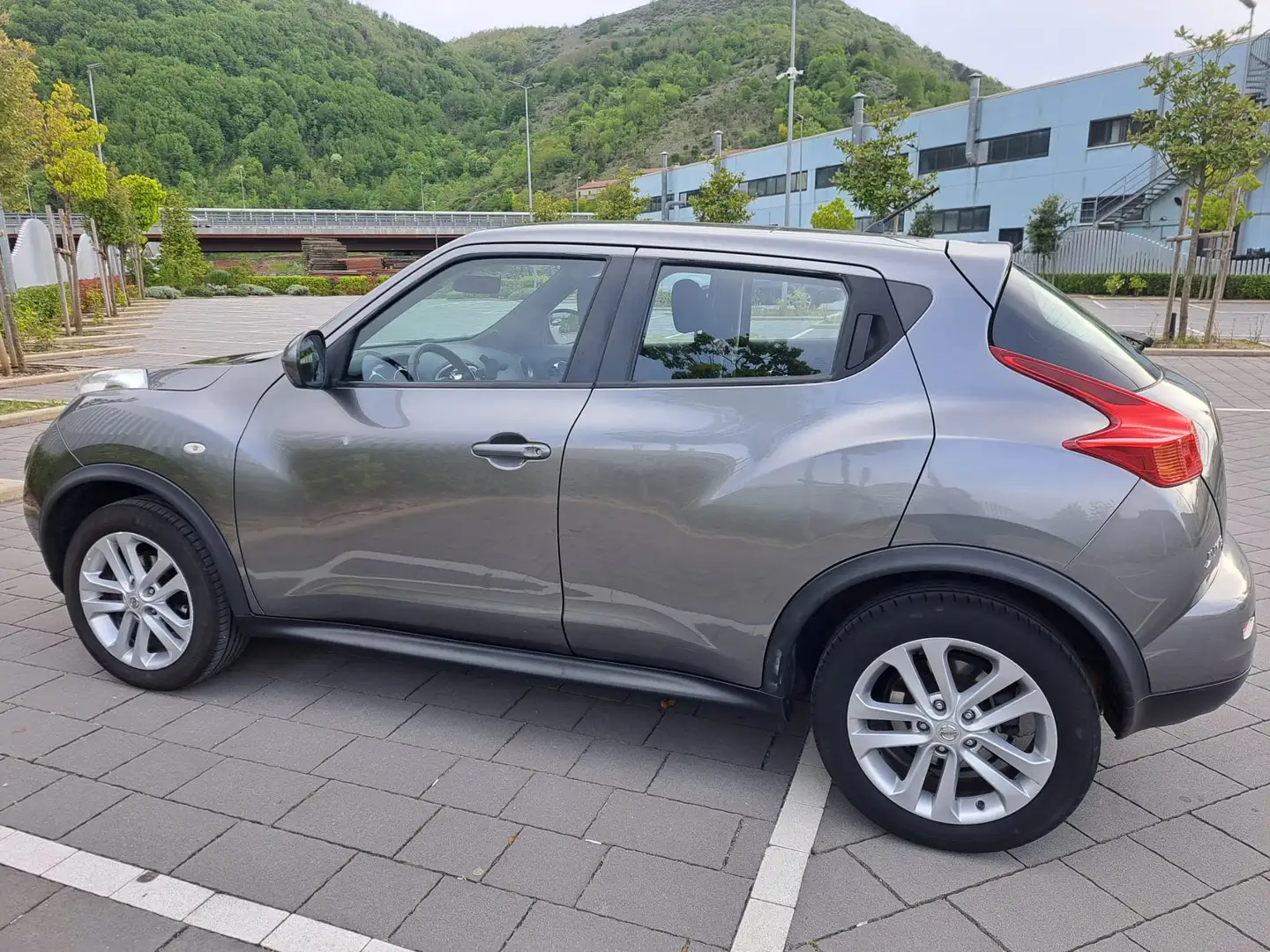 Nissan Juke Juke I 2010 1.6 Acenta eco Gpl Grigio - 2