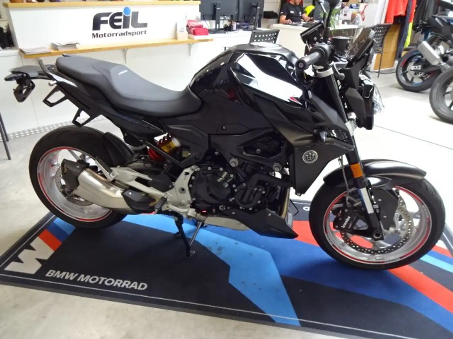 BMW F 900 R 4 Pakete Noir - 1