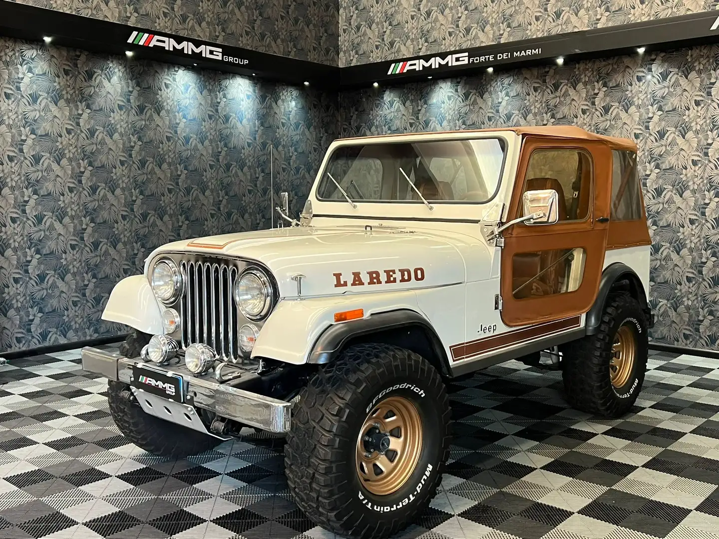 Jeep CJ-7 LAREDO  (477) Bílá - 1