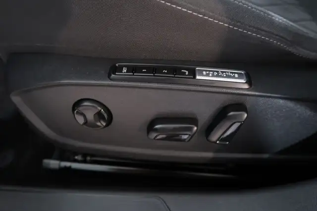 Volkswagen Golf view 11