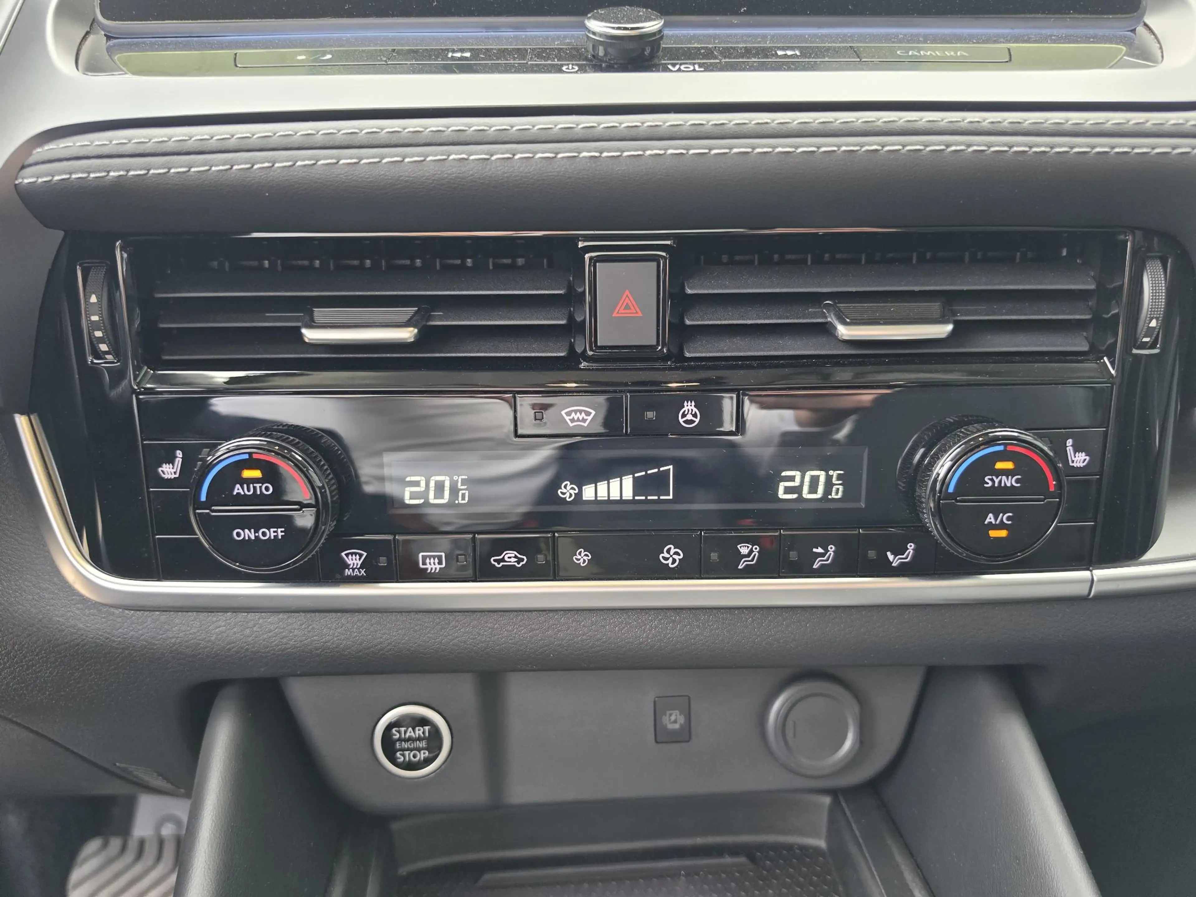 Nissan Qashqai 1.3 MHEV 158 Xtronic N-Connecta Head-Up Display | — photo 16