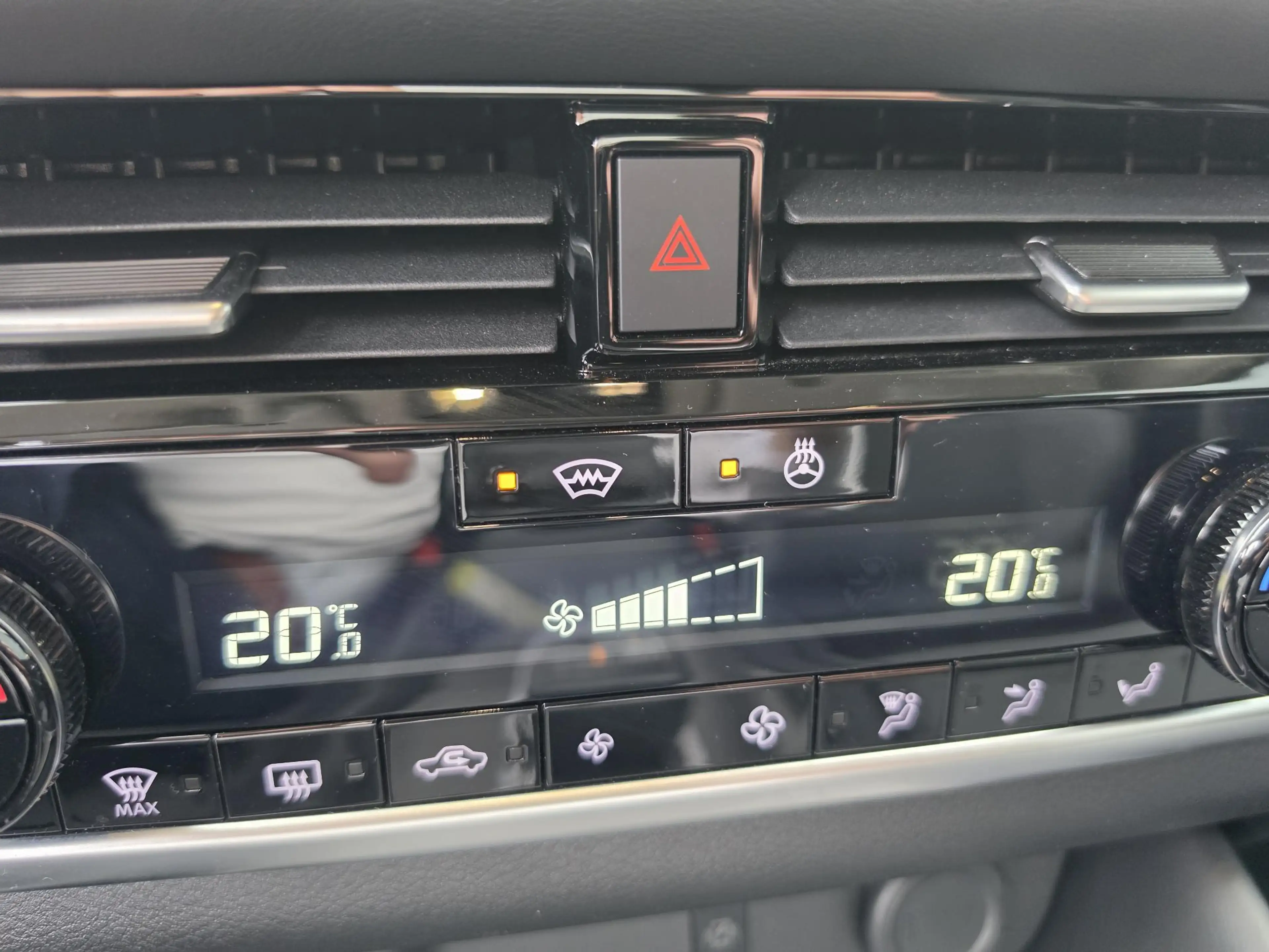 Nissan Qashqai 1.3 MHEV 158 Xtronic N-Connecta Head-Up Display | — photo 4