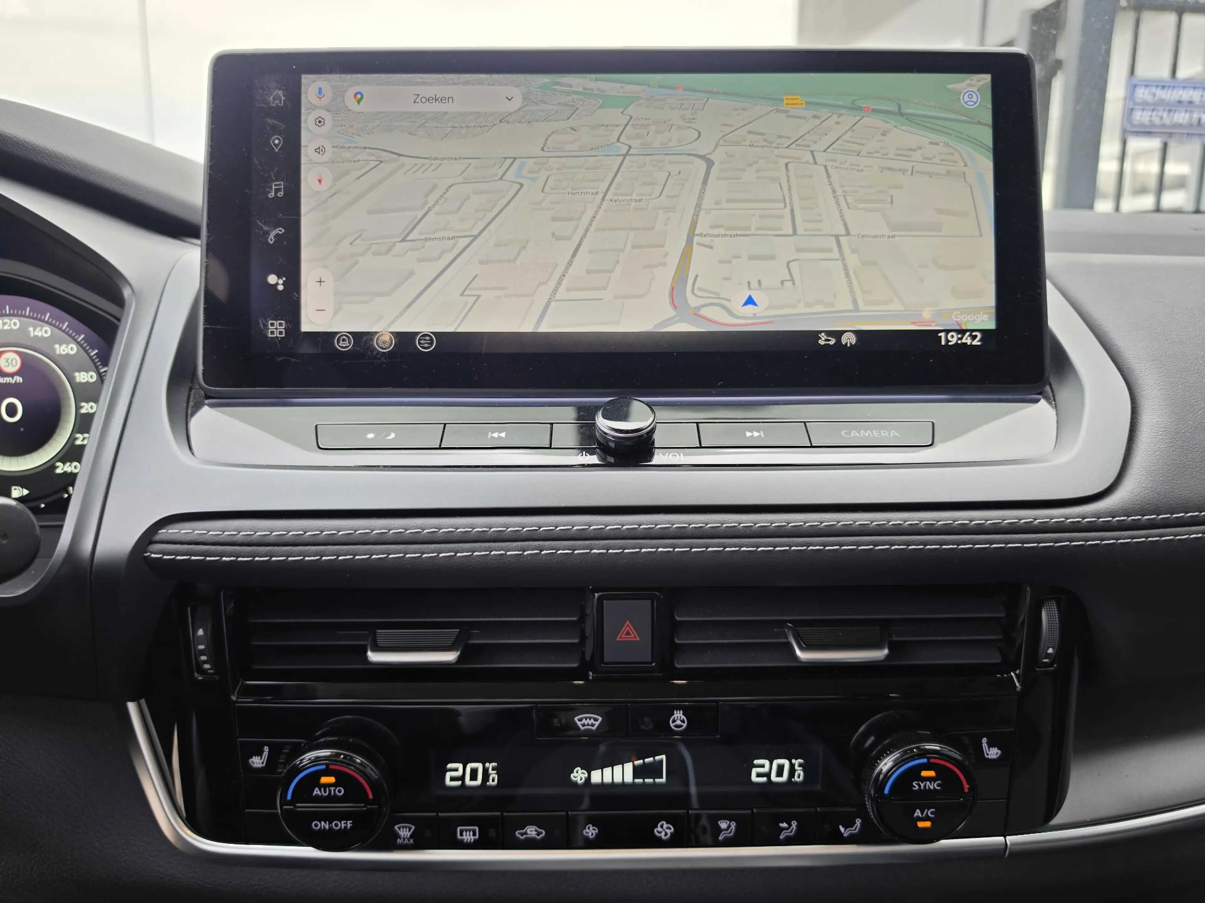 Nissan Qashqai 1.3 MHEV 158 Xtronic N-Connecta Head-Up Display | — photo 13
