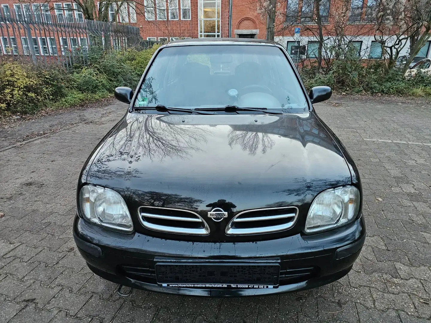 Nissan Micra 1.0 Style Automatik 1.Hand Klima Schwarz - 2