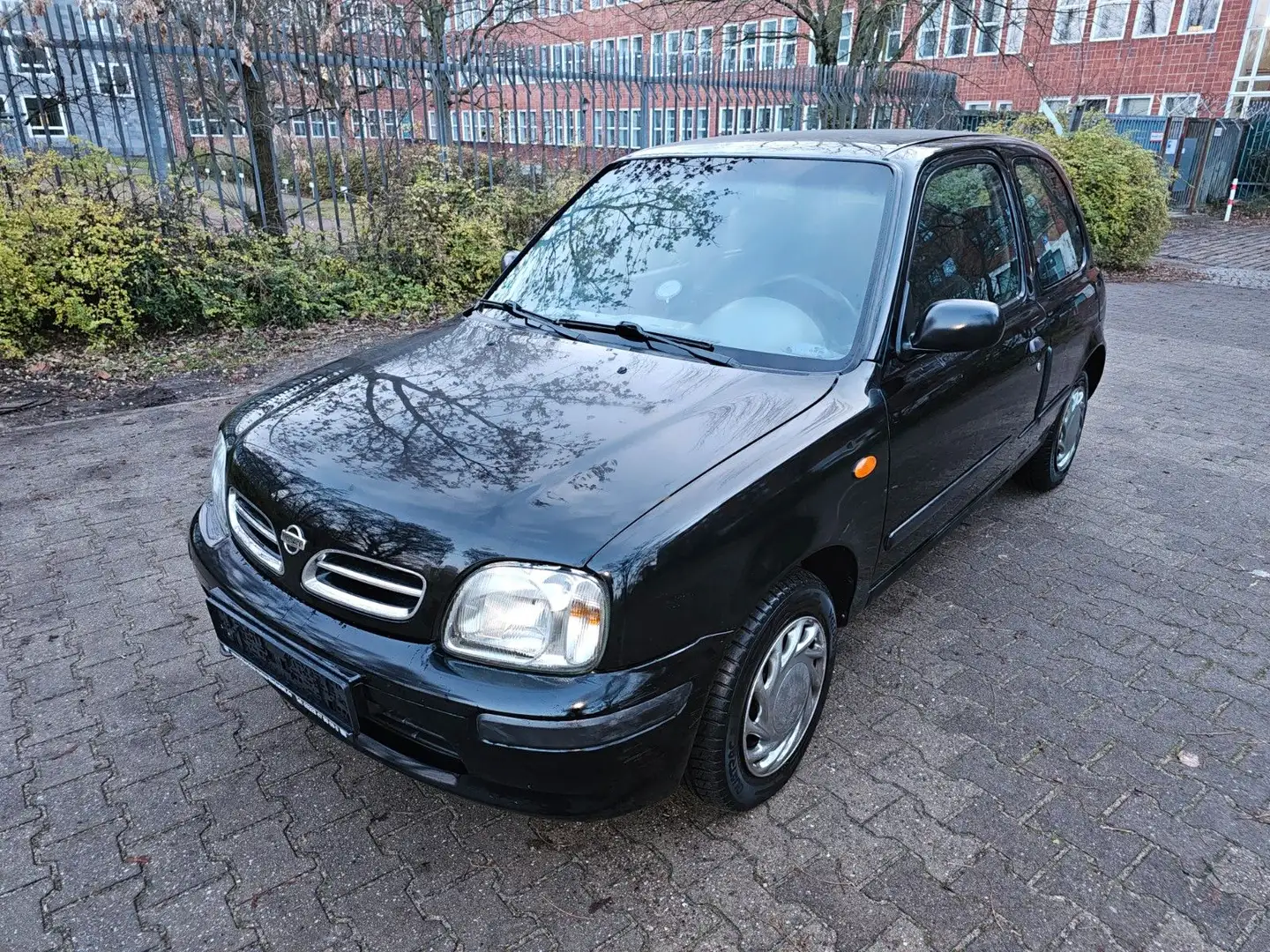 Nissan Micra 1.0 Style Automatik 1.Hand Klima Schwarz - 1
