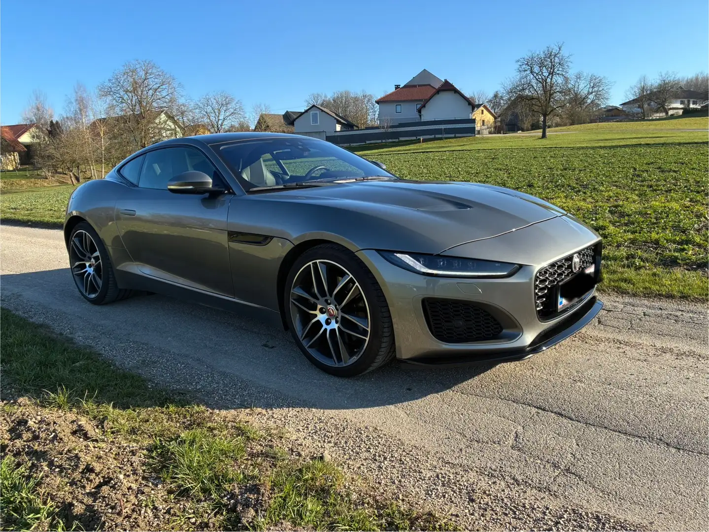 Jaguar F-Type F-Type P300 Coupe 2,0 Turbo Aut. Grau - 2