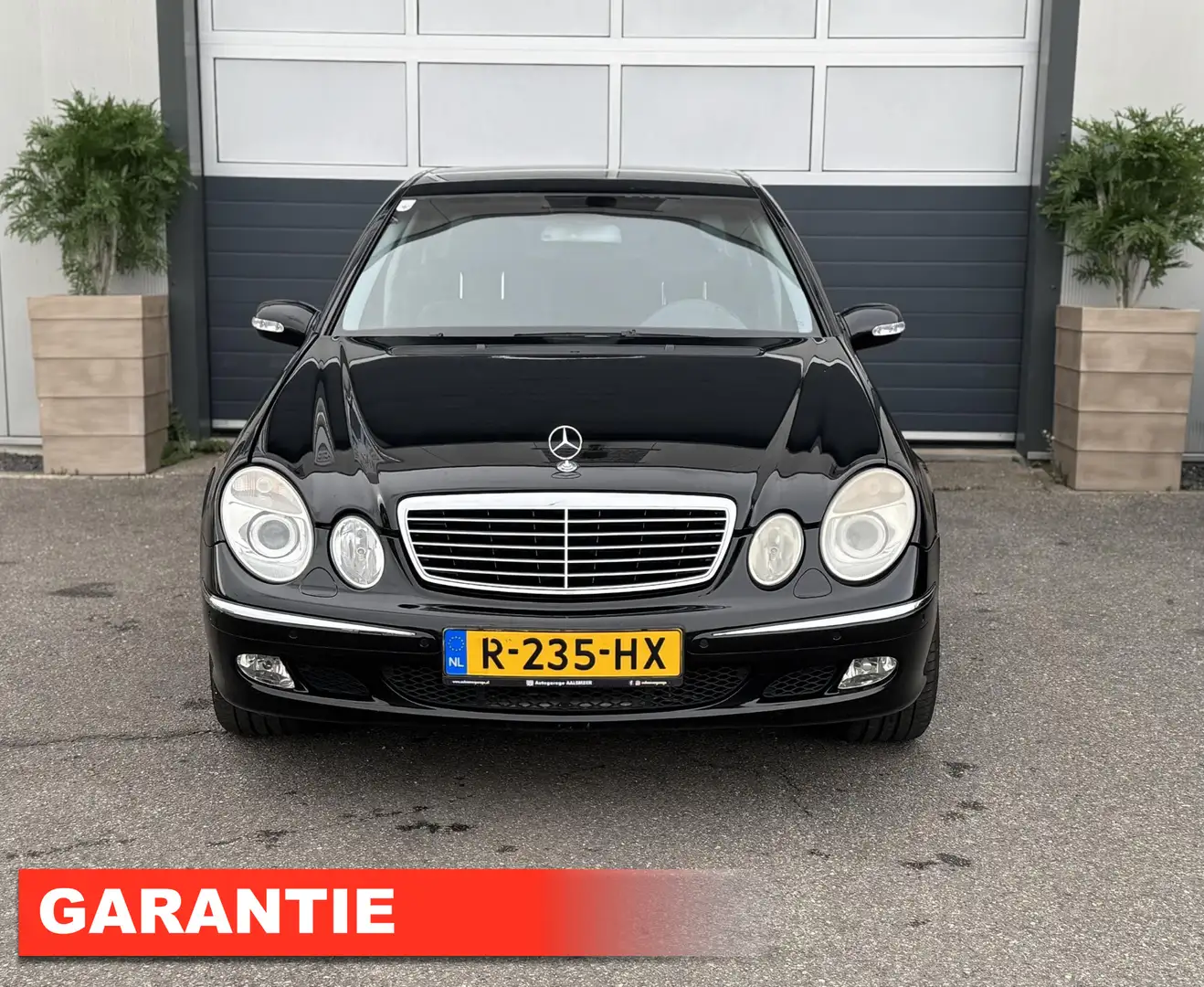 Mercedes-Benz E 500 Elegance 4-Matic / YOUNGTIMER / LEER / AIRCO / Zwart - 2