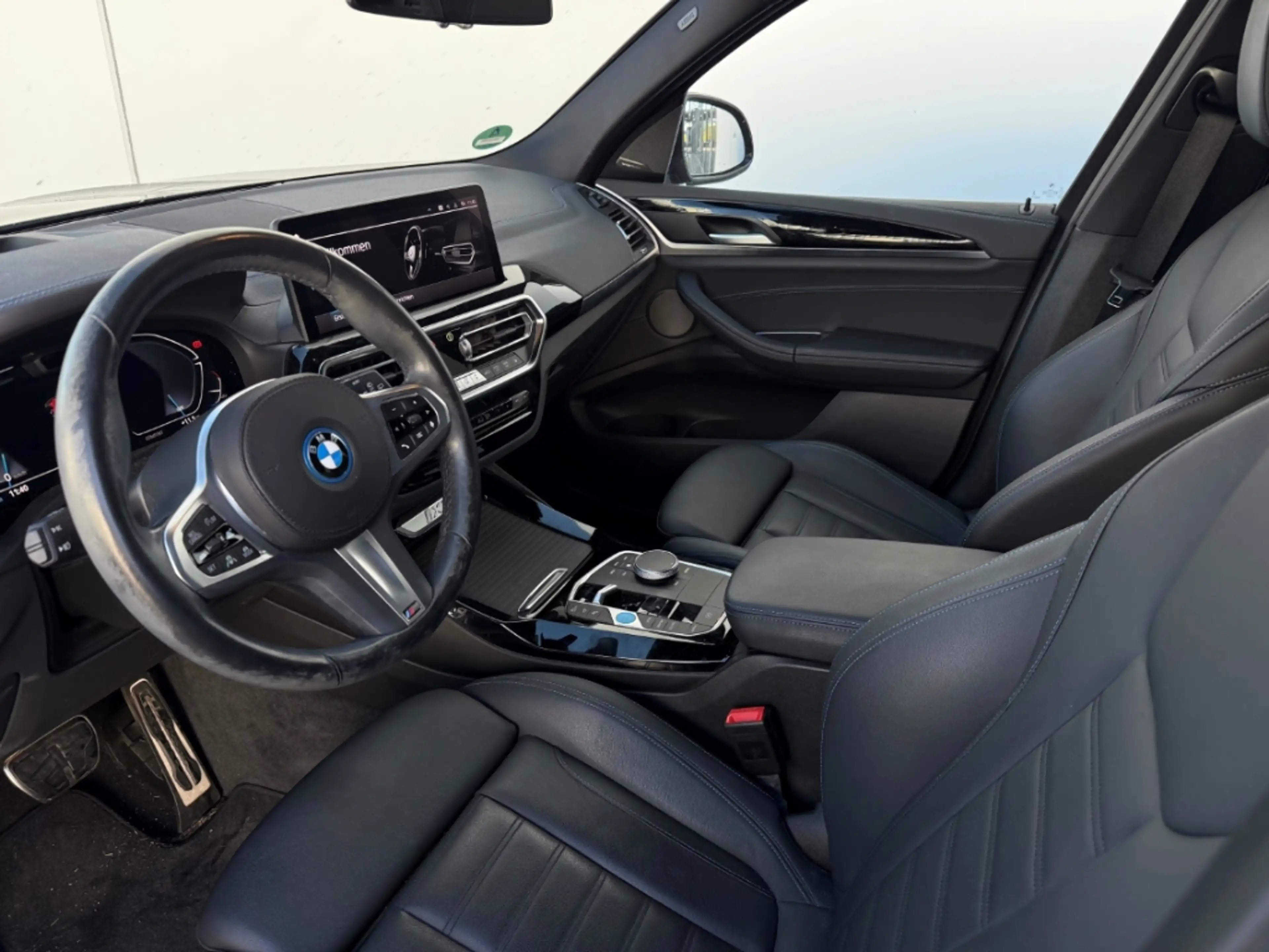 BMW iX3 M-Sport Impressive Sportpaket HUD AD AHK-klappbar — photo 6