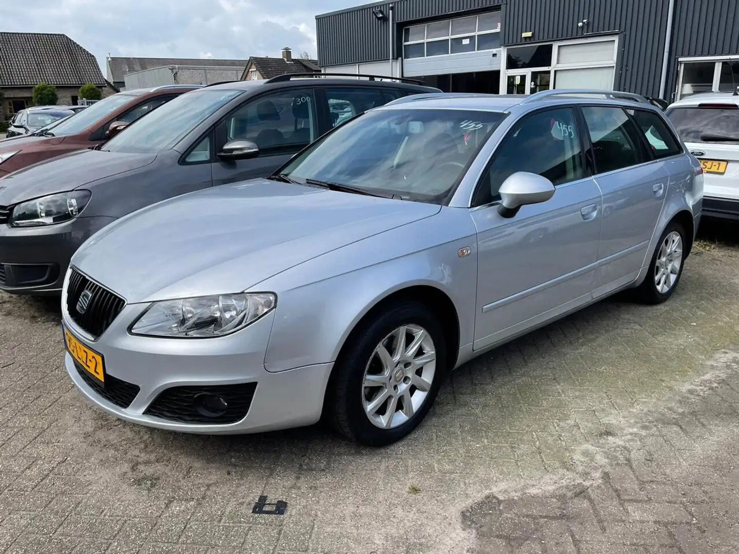 SEAT Exeo ST 1.6 Style Grijs - 1