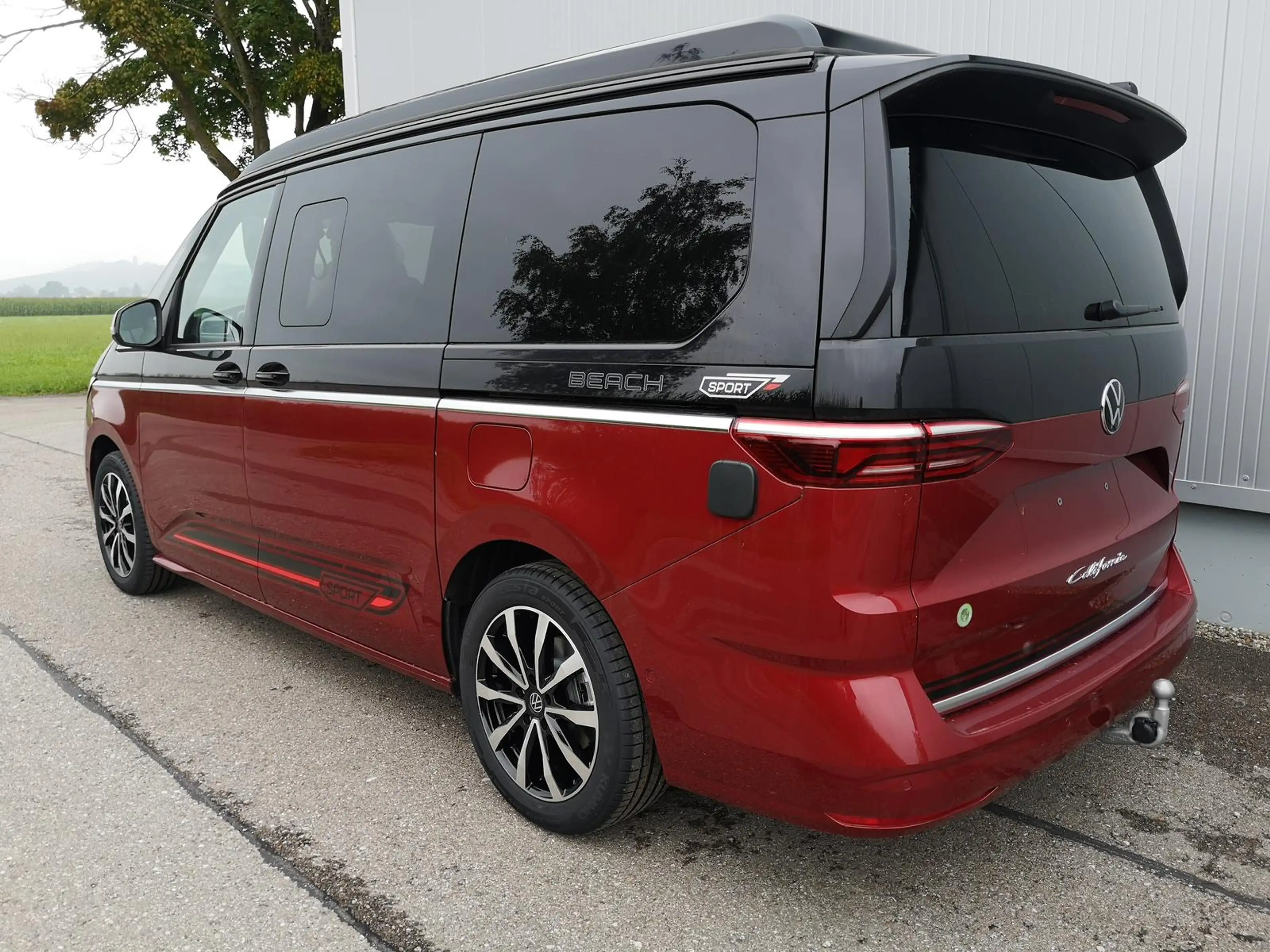 Volkswagen T7 California T7 2.0TDI DSG California Beach Camper Sport Editio — photo 3