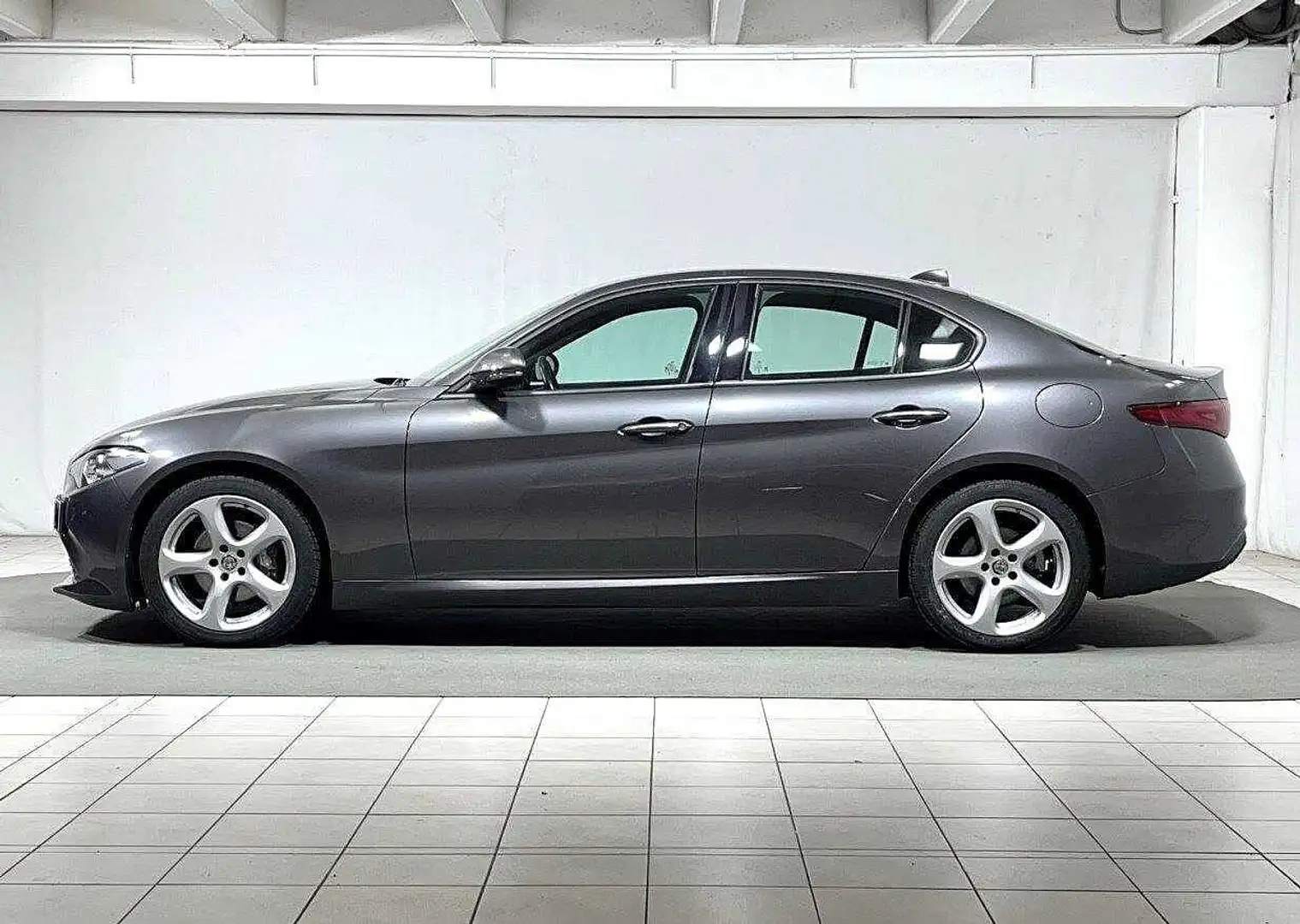 Alfa Romeo Giulia 2.2 Turbodiesel 160 CV AT8 Super Grigio - 2
