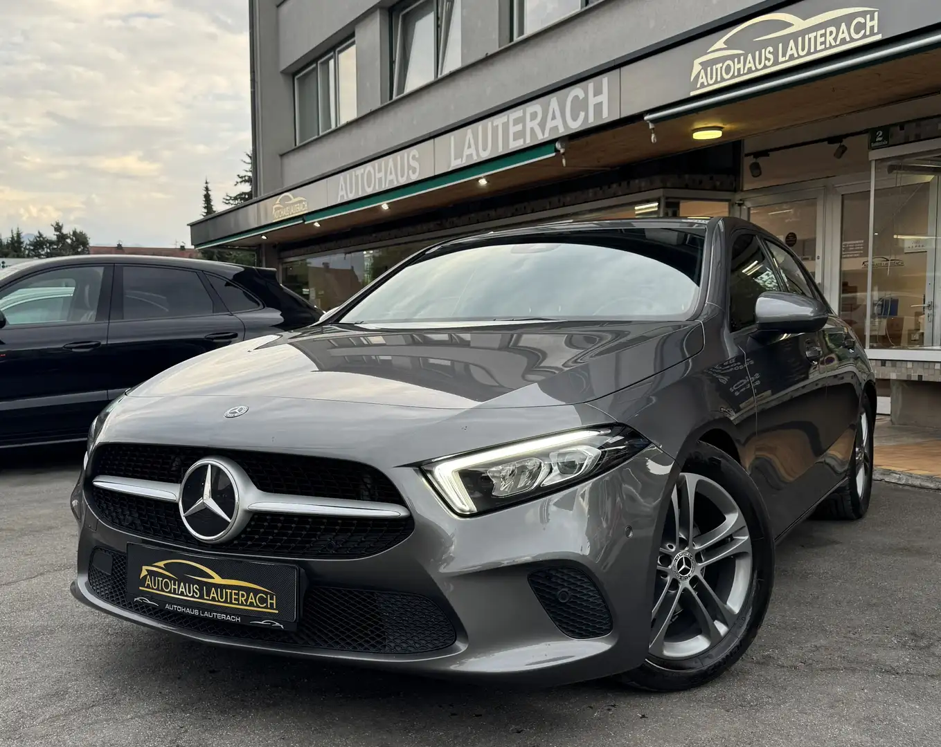 Mercedes-Benz A 160 A 160 *WIDESCREEN *KAMERA *NAVI *LED *SHZ *AHK Grau - 1