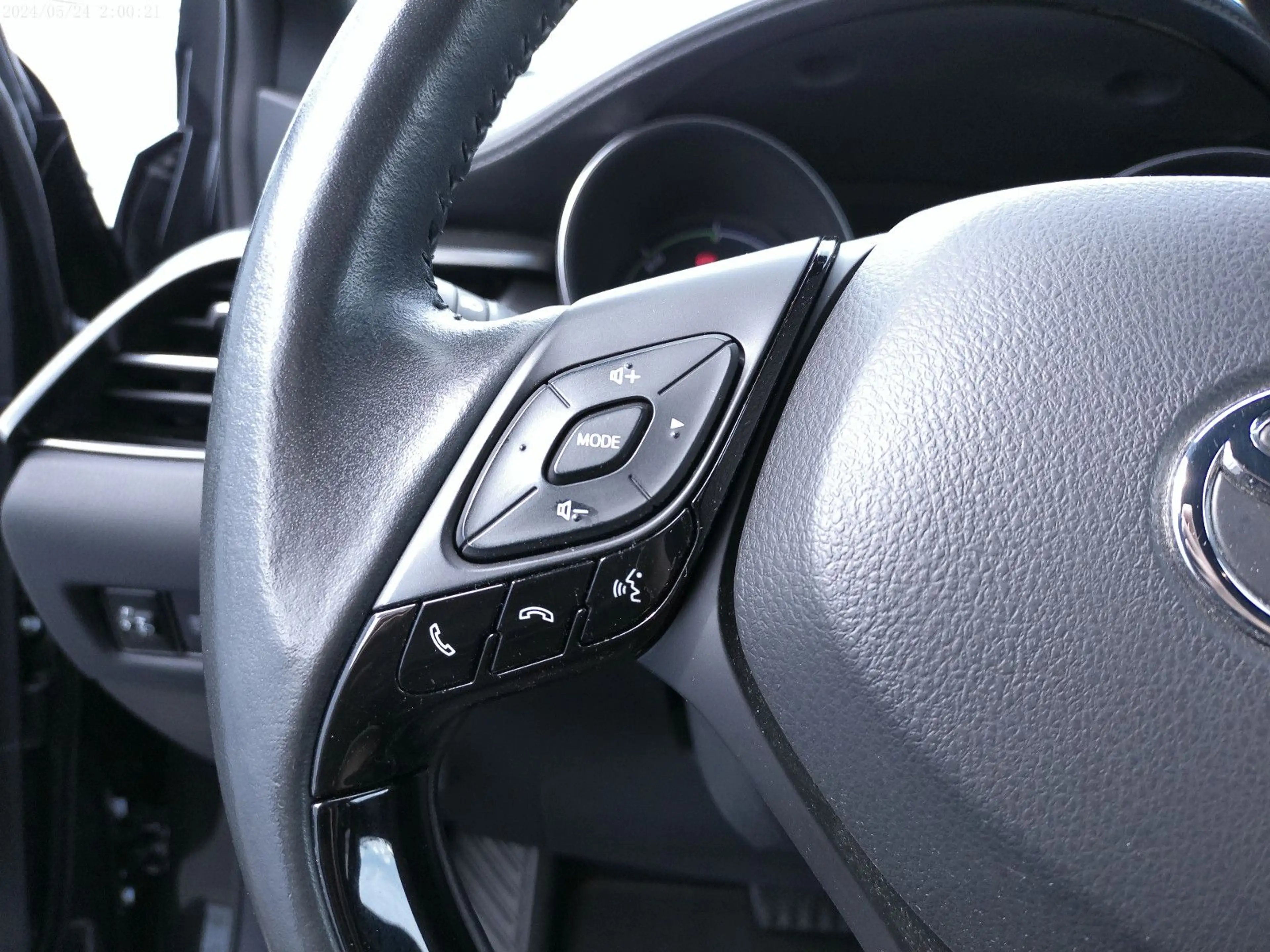 Toyota C-HR Hybrid Team D — photo 12
