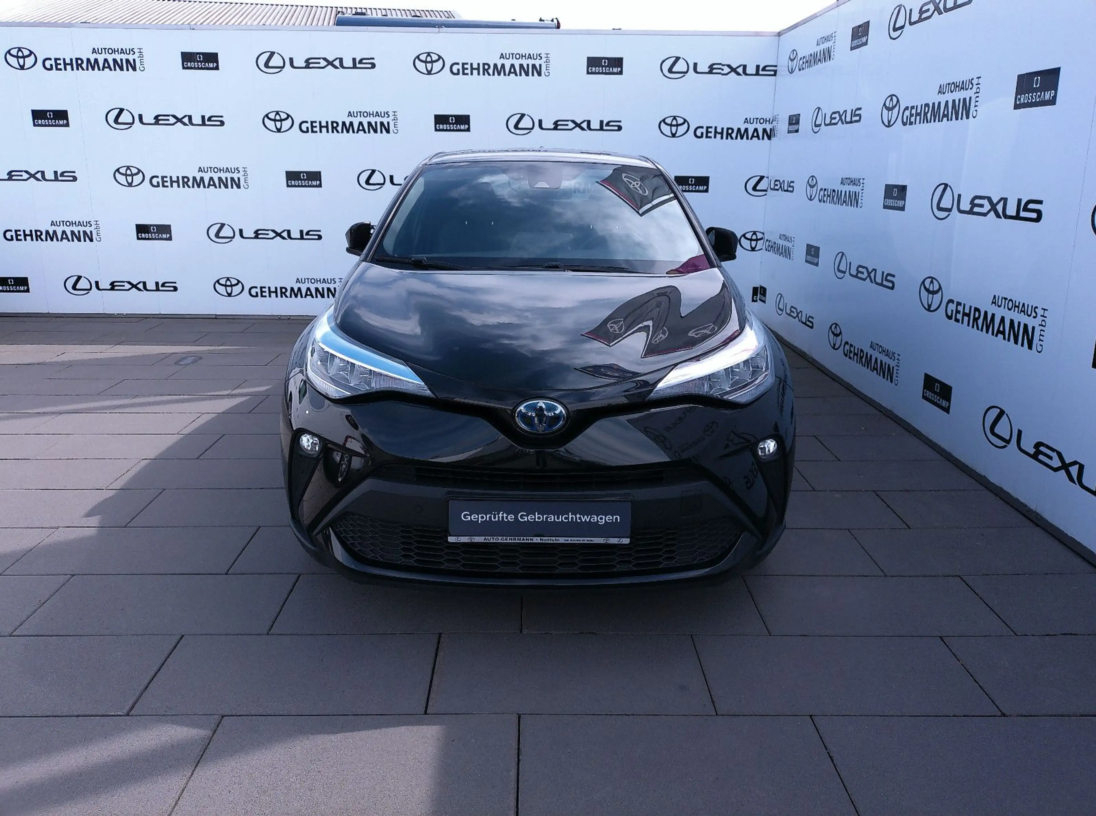 Toyota C-HR Hybrid Team D — photo 2