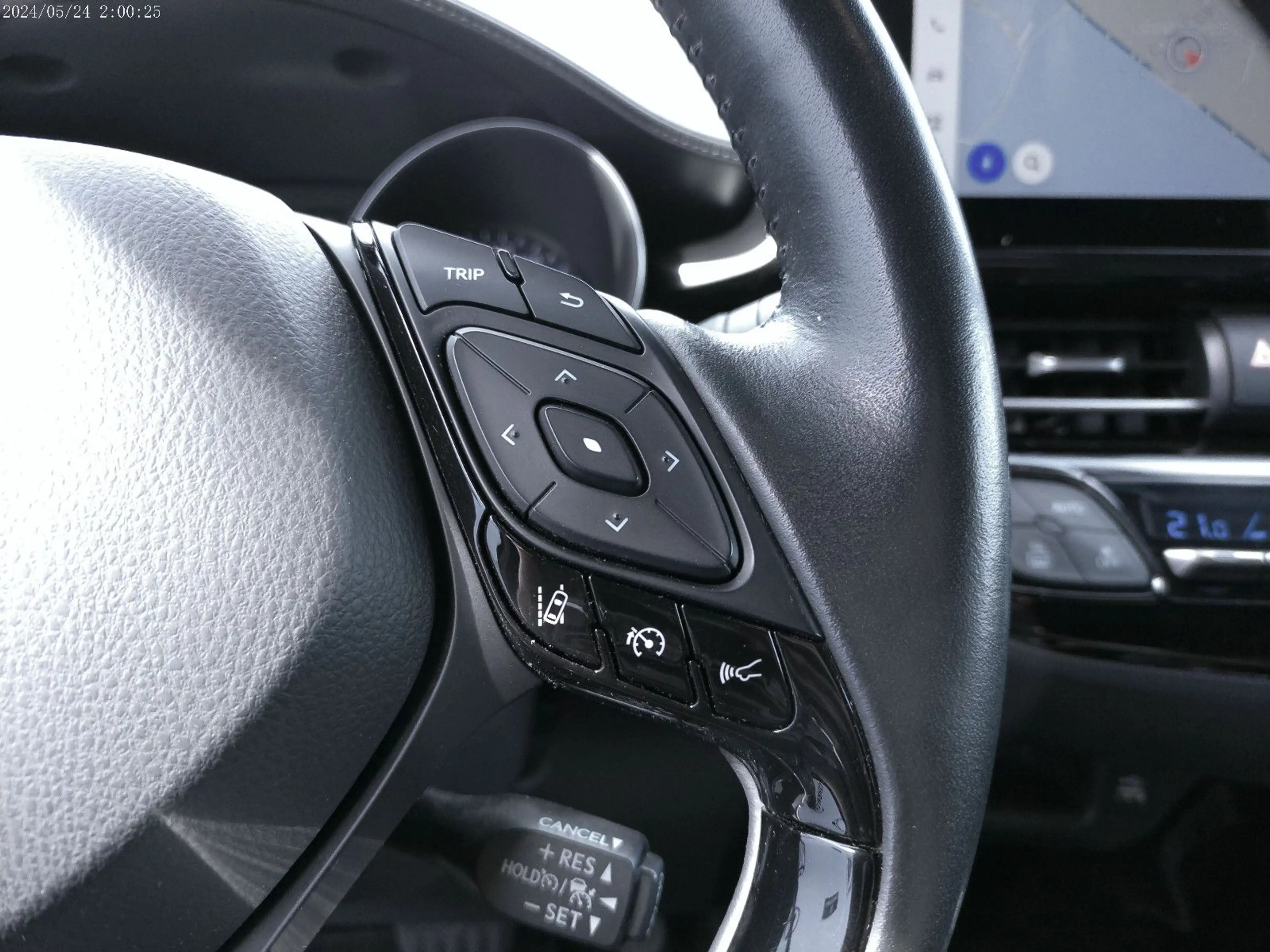 Toyota C-HR Hybrid Team D — photo 13