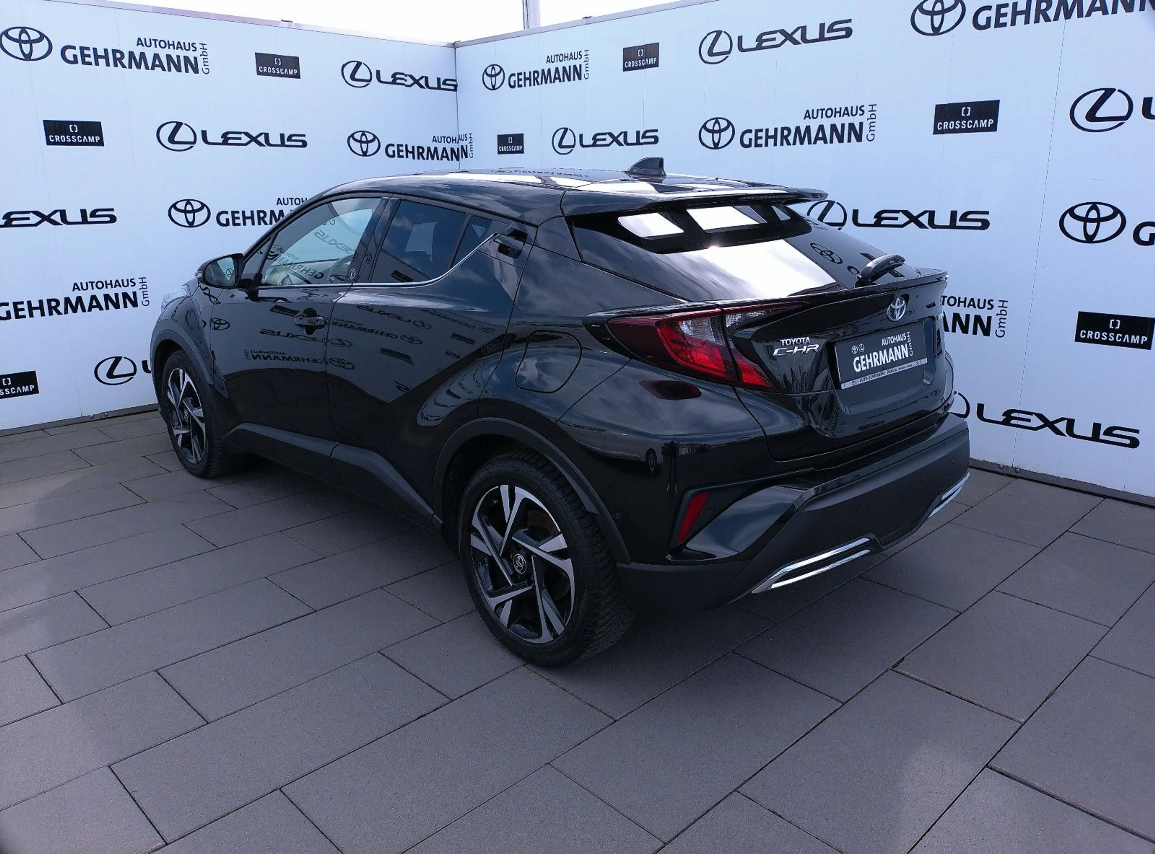 Toyota C-HR Hybrid Team D — photo 3