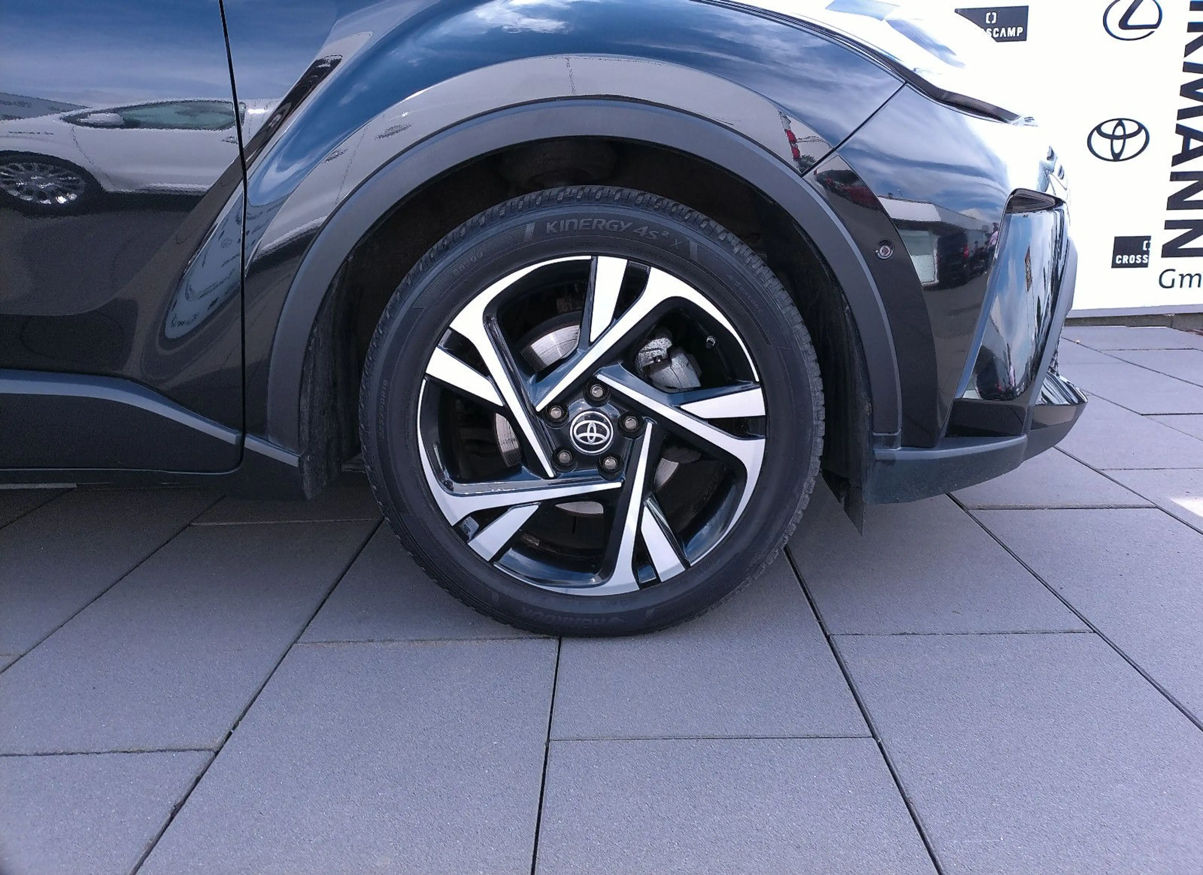 Toyota C-HR Hybrid Team D — photo 6