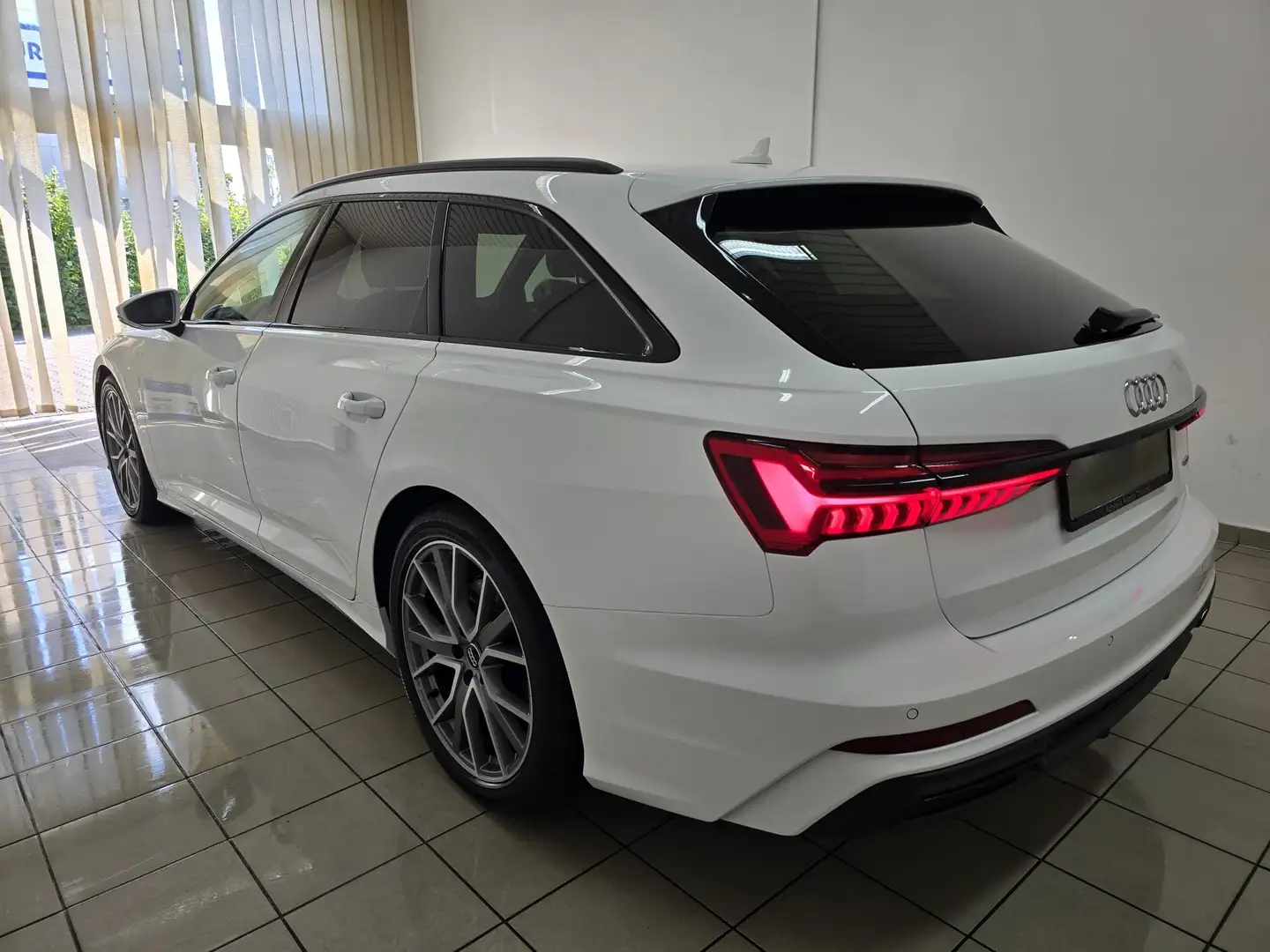 Audi A6 Avant 50 TDI qu. S Line HD-Matrix Luft B&O 20" Blanc - 2
