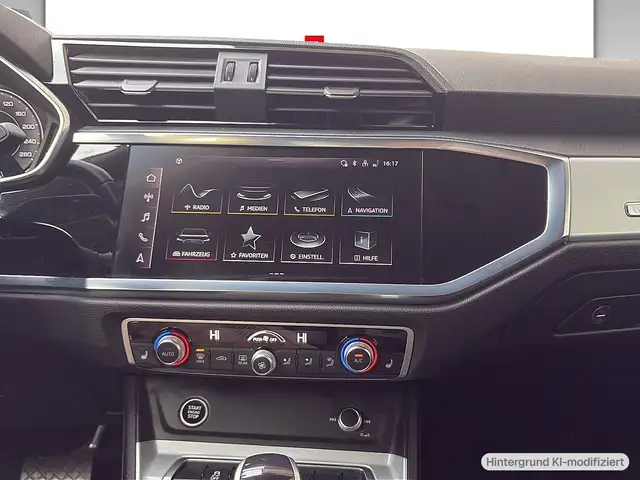 Audi Q3 view 8