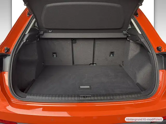 Audi Q3 view 12