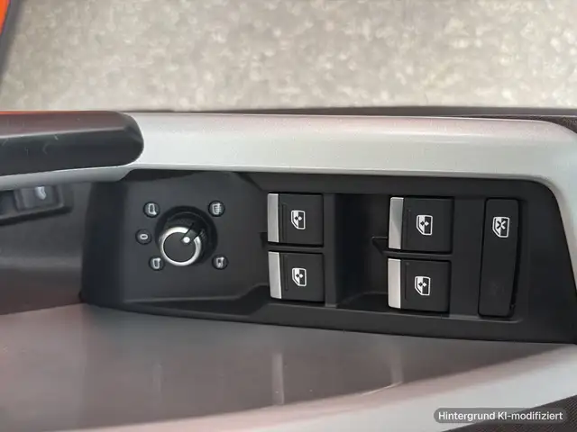 Audi Q3 view 14