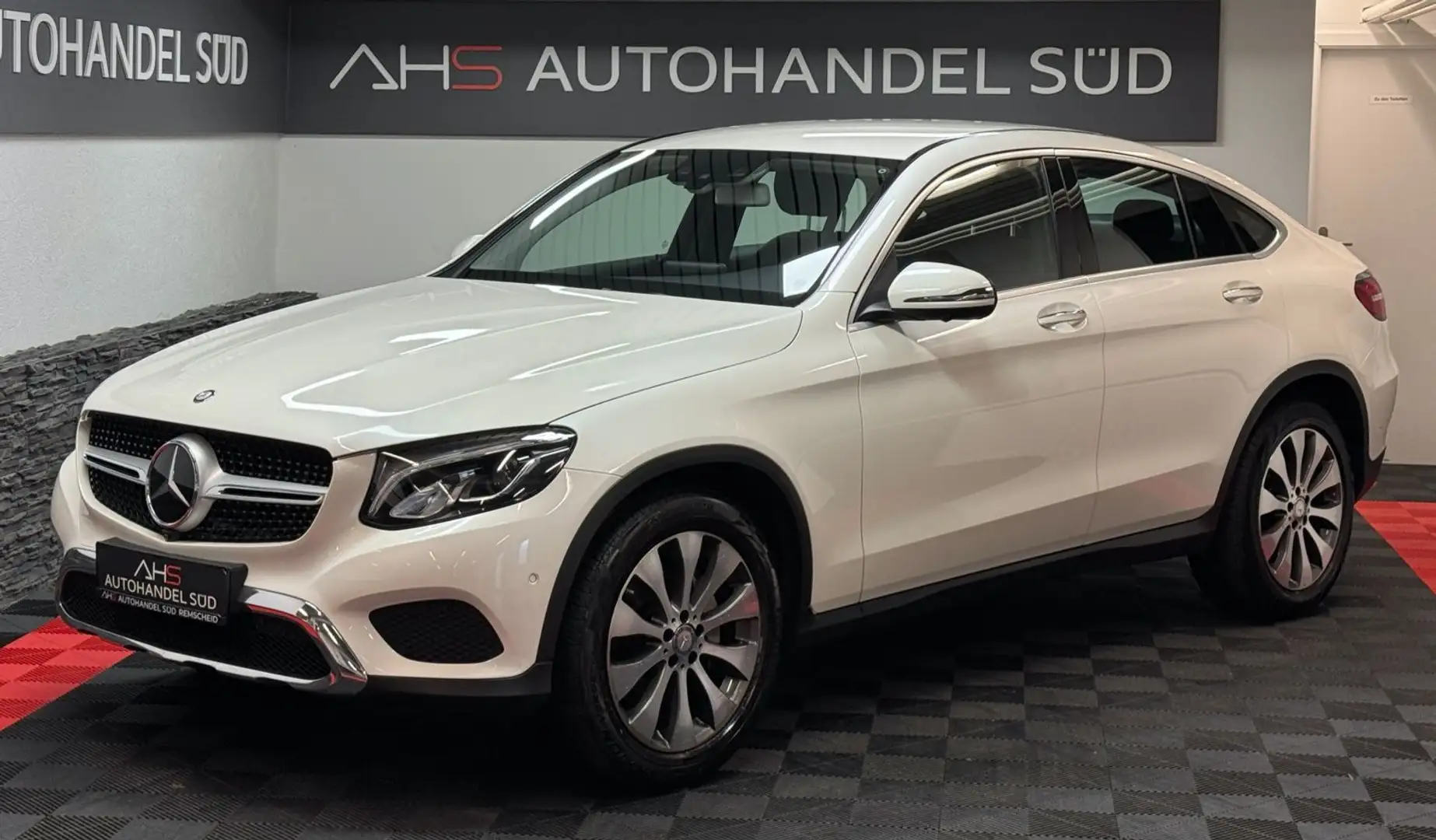 Mercedes-Benz GLC 250 4Matic *LEDER*AHK*LED*360°KEYLESSGO* Weiß - 1