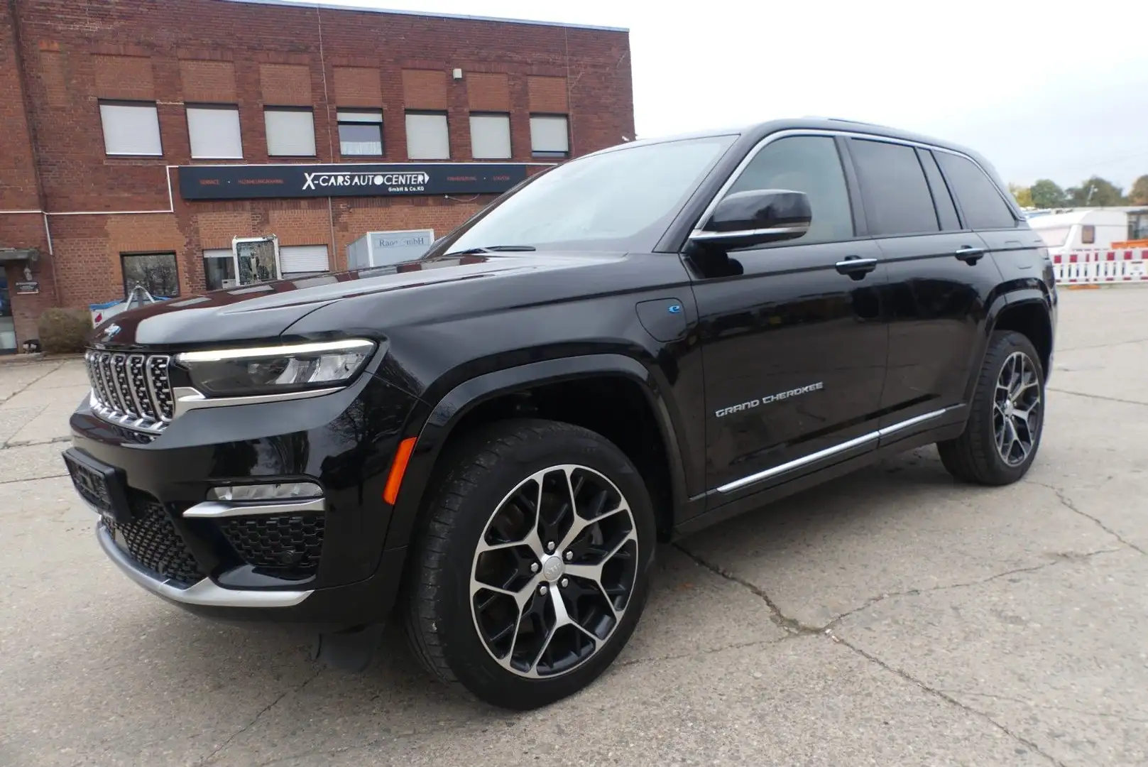 Jeep Grand Cherokee Summit Reserve Plug-In-Hybrid 4xe Чёрный - 1