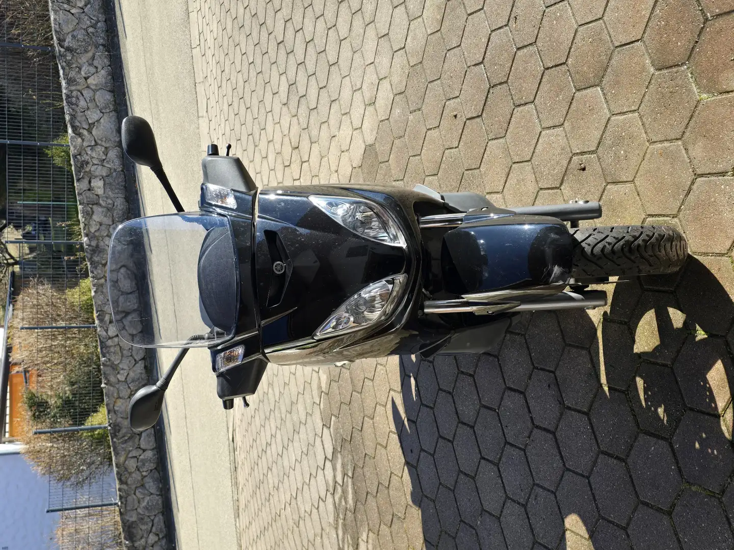 Yamaha X-Max 125 mit neuem Motor bei 13.800 Negro - 2