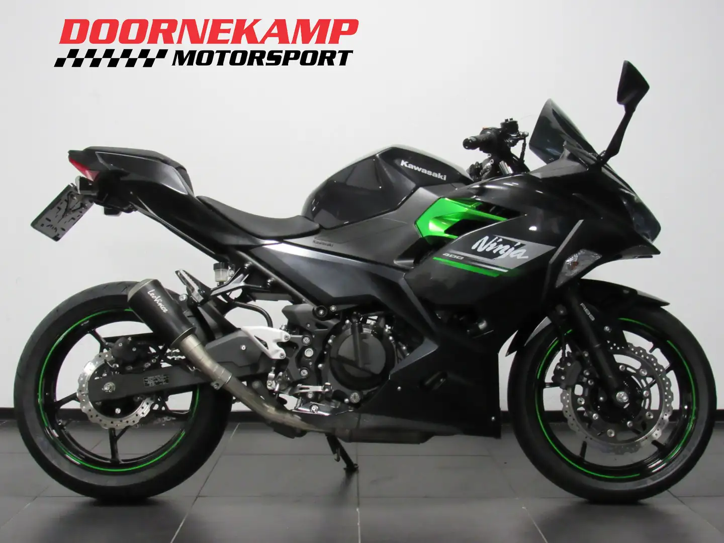 Kawasaki Ninja 400 ABS Zwart - 1