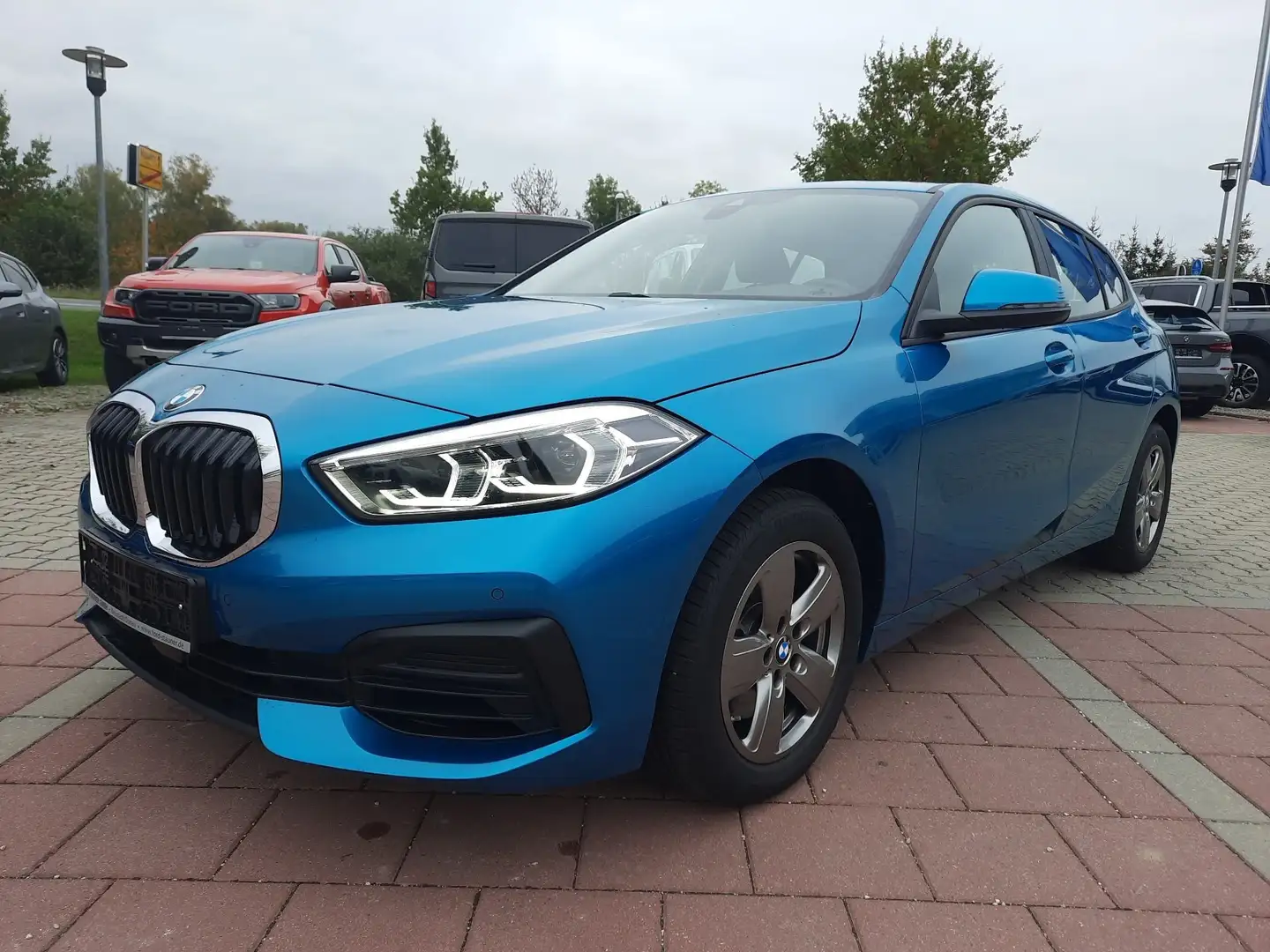 BMW 116 i Advantage Navi LED SHZ el.Heckklappe DAB Blau - 2