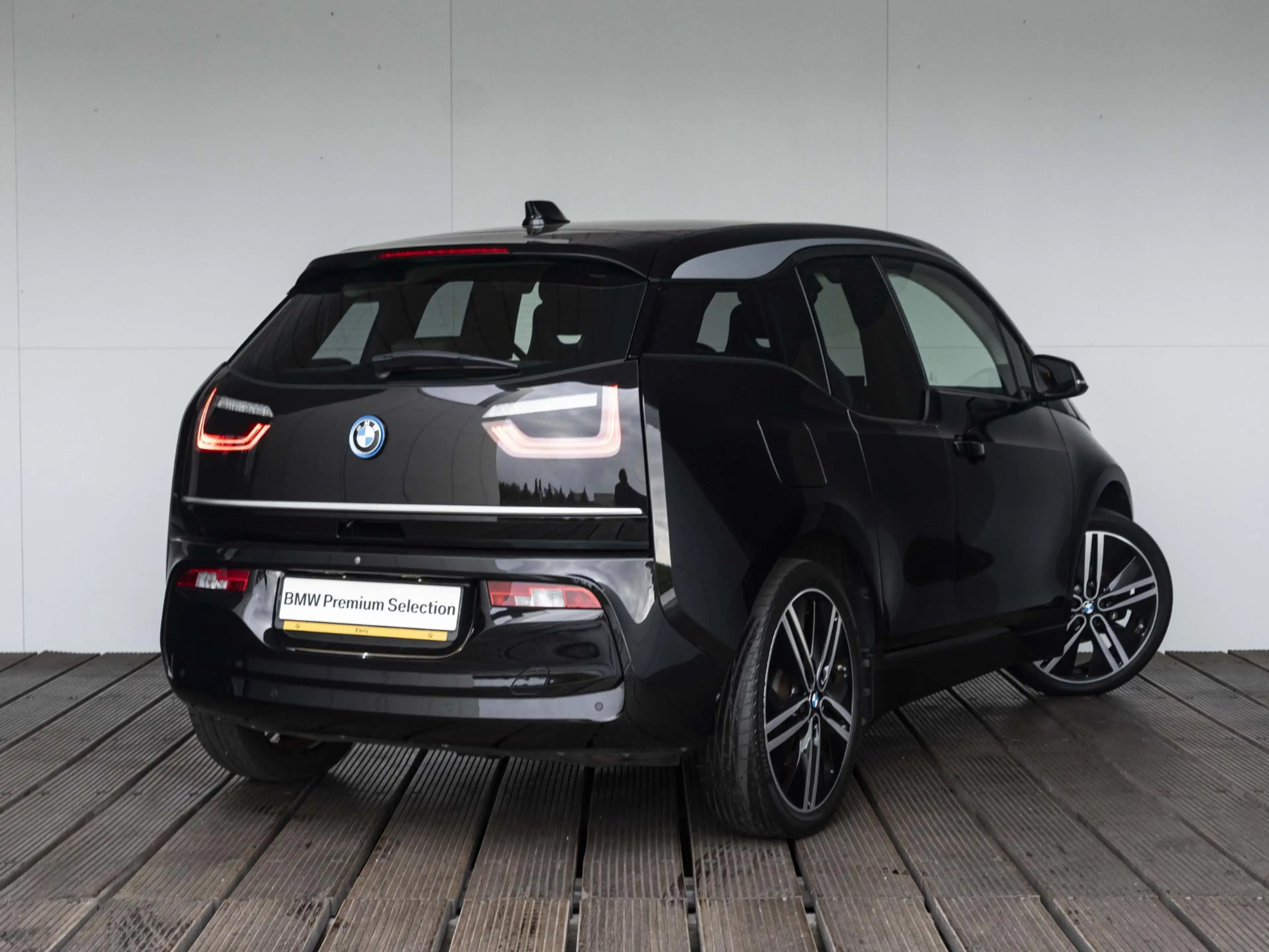 BMW i3 120ah | Executive Edition | Achteruitrijcamera | 2 — photo 2