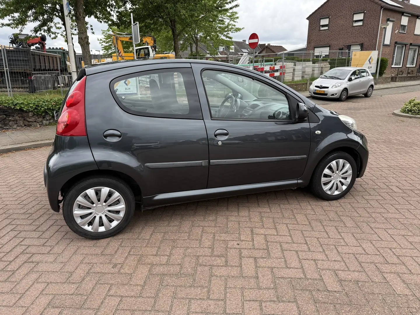 Peugeot 107 1.0-12V XS Airco Elec Ramen 2011 Apk 09/2025 Grijs - 2