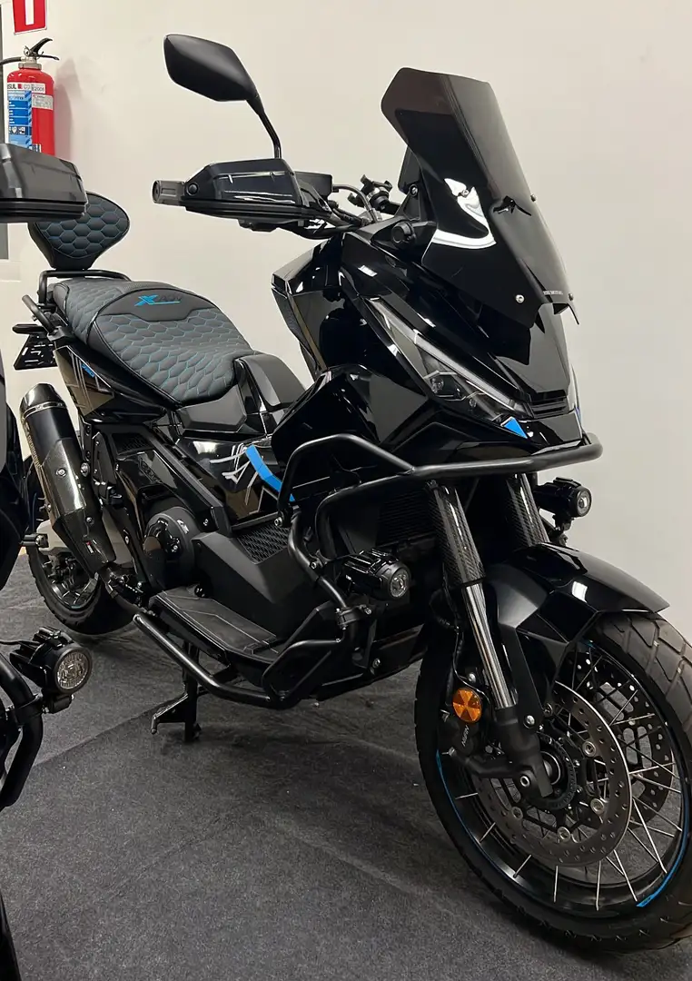 Honda X-ADV Custom 2025 - Akrapovic - 5 jaar Honda garantie - Noir - 1