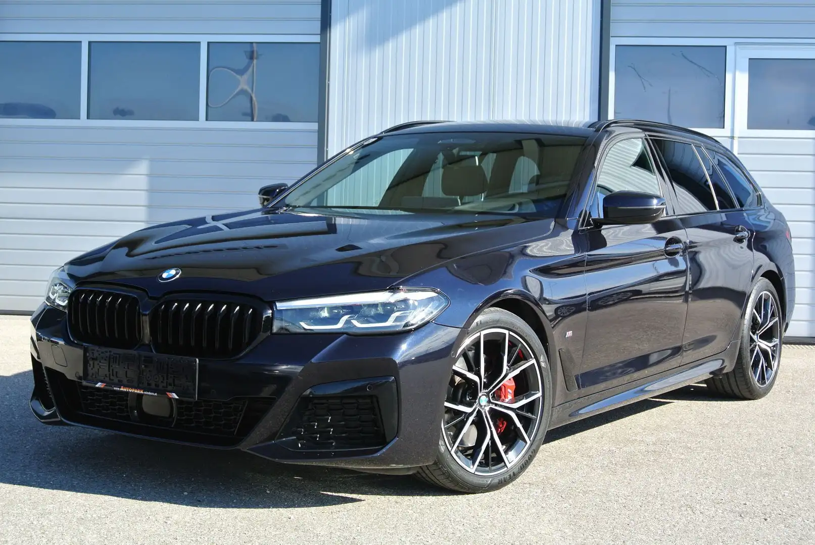 BMW 520 d touring Aut. *M-Sportpaket * LED * HUD * Schwarz - 1