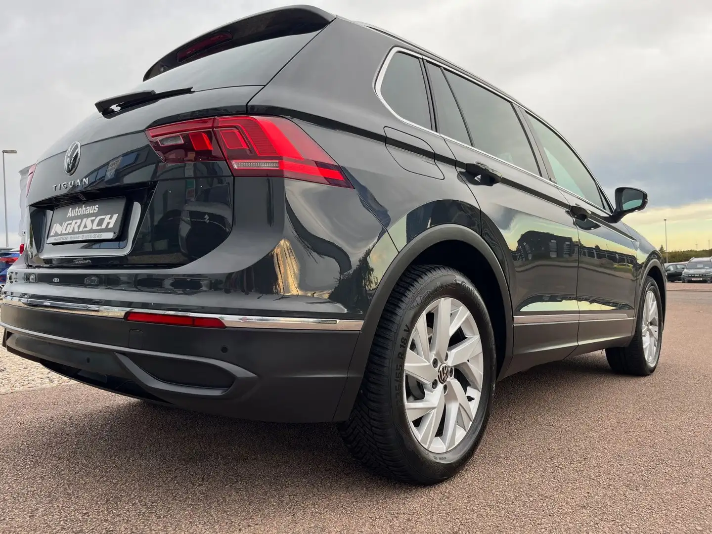 Volkswagen Tiguan "Move" mit LED+AHK+KAMERA+NAVI Grau - 2