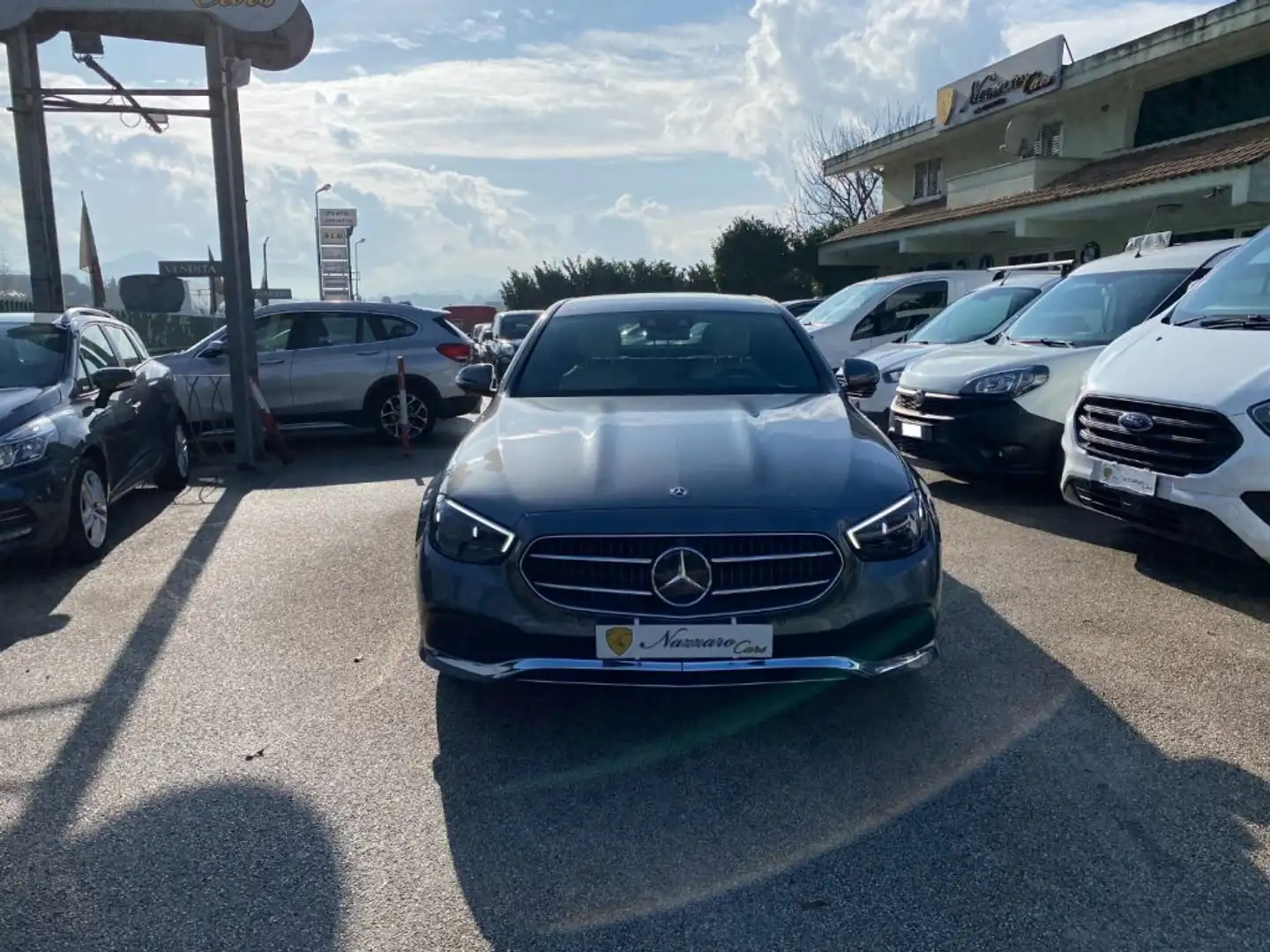 Mercedes-Benz E 220 d Auto Premium Plus FULL OPTIONAL Gris - 2