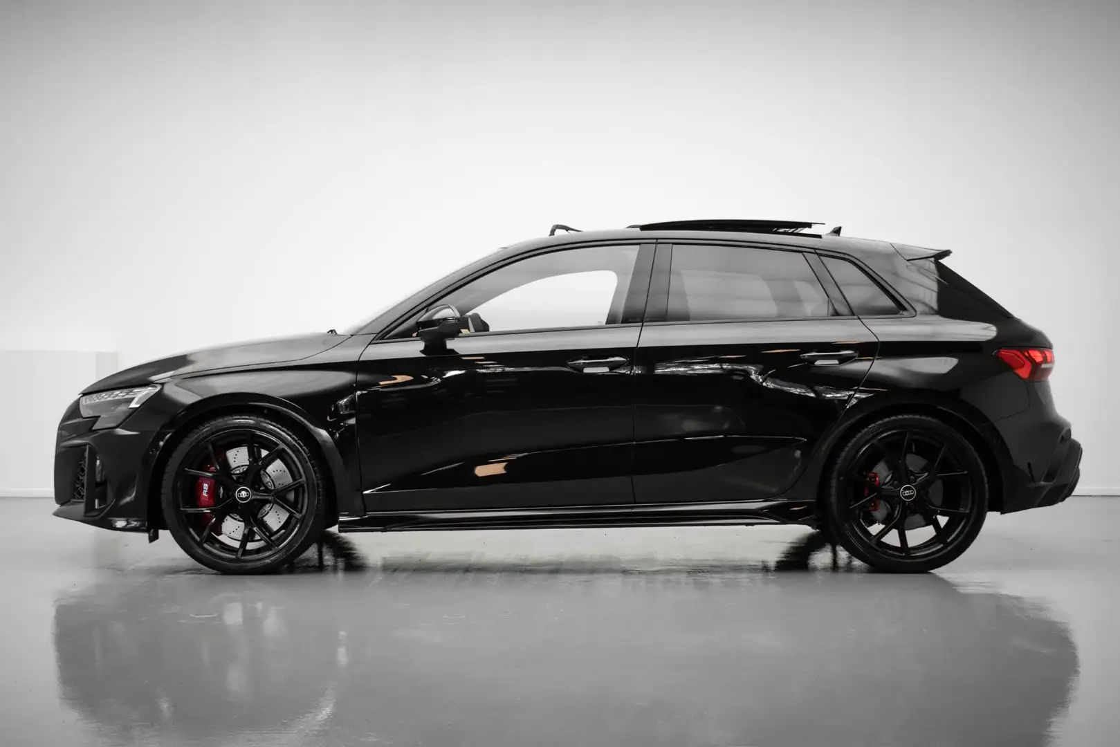Audi RS3 Sportback 2.5 TFSI quattro |Pano|Kuipstoel|Sonos|H Schwarz - 2
