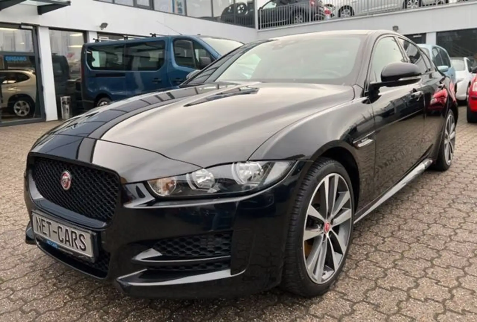 Jaguar XE 25d Aut. AWD R-Sport/Virtual/NAVi/MOTORSCHADEN Noir - 1