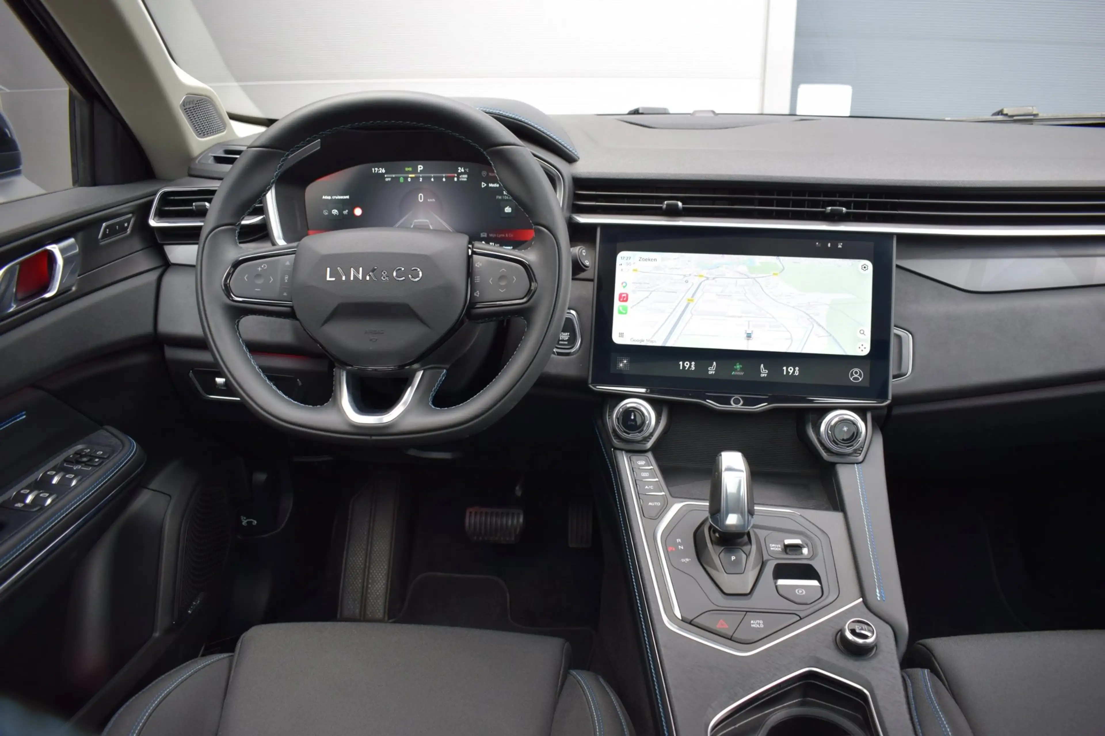 Lynk & Co 01 1.5 PHEV BLACK-EDITION / TREKHAAK / VIRTUAL / 360 — photo 4