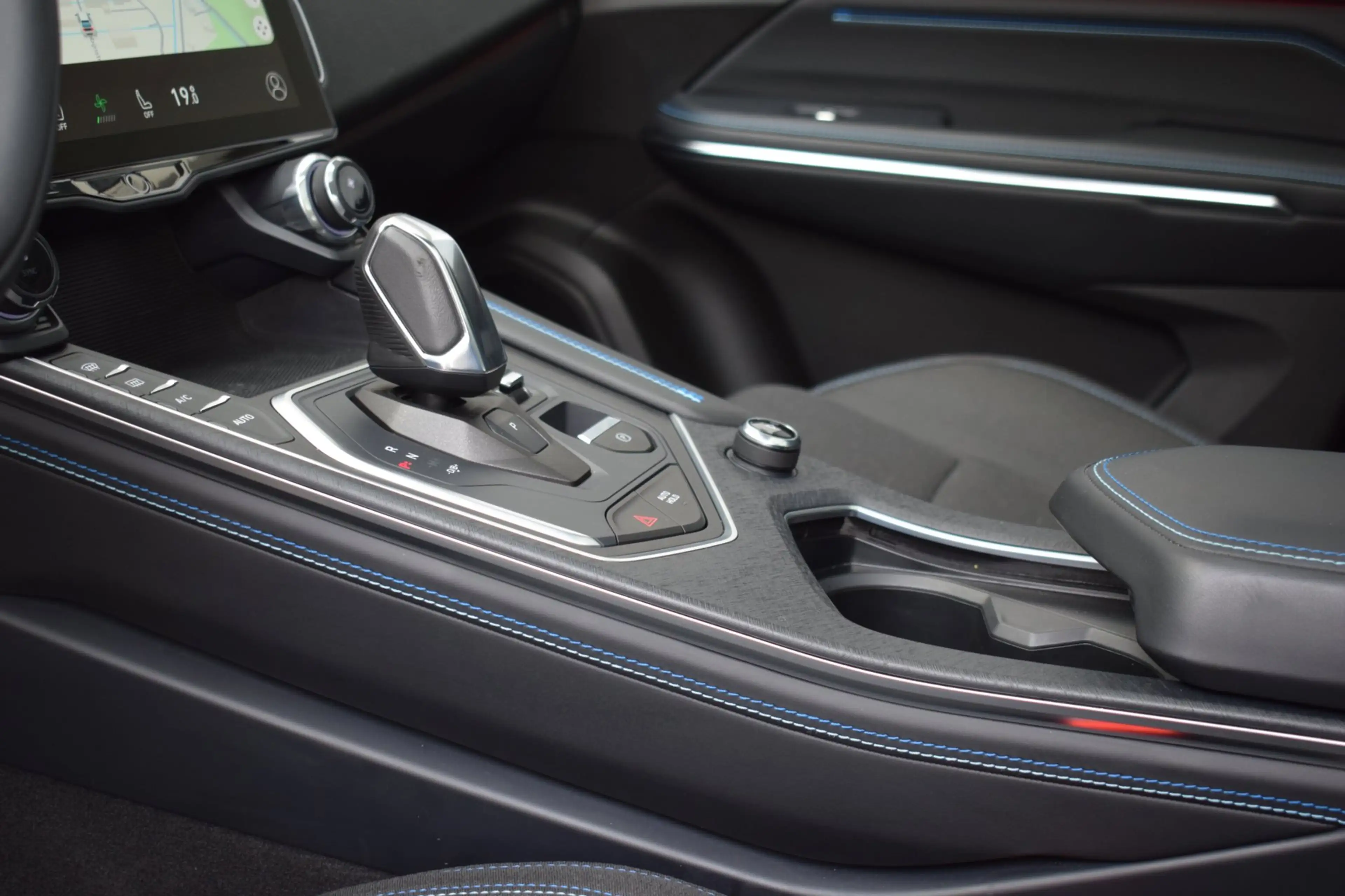 Lynk & Co 01 1.5 PHEV BLACK-EDITION / TREKHAAK / VIRTUAL / 360 — photo 12