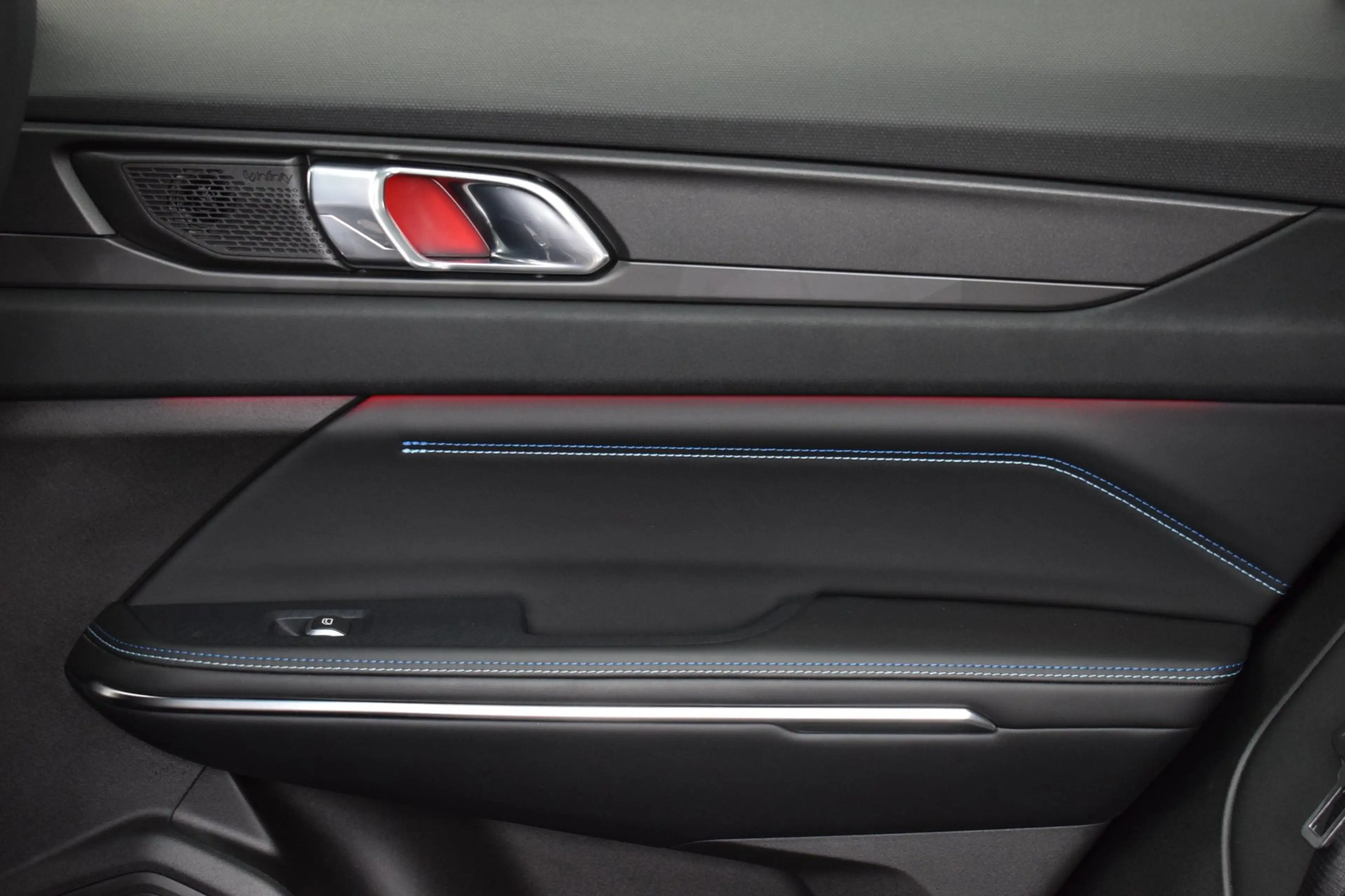 Lynk & Co 01 1.5 PHEV BLACK-EDITION / TREKHAAK / VIRTUAL / 360 — photo 20